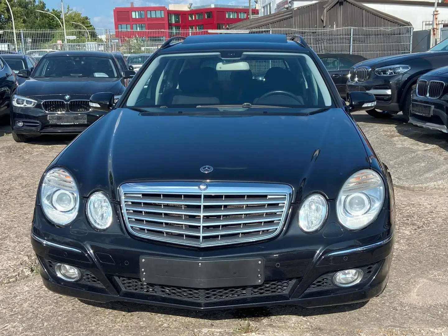 Mercedes-Benz E 220 E 220 T CDI Automatik / Klimaaut./SD/Parksensoren Schwarz - 1
