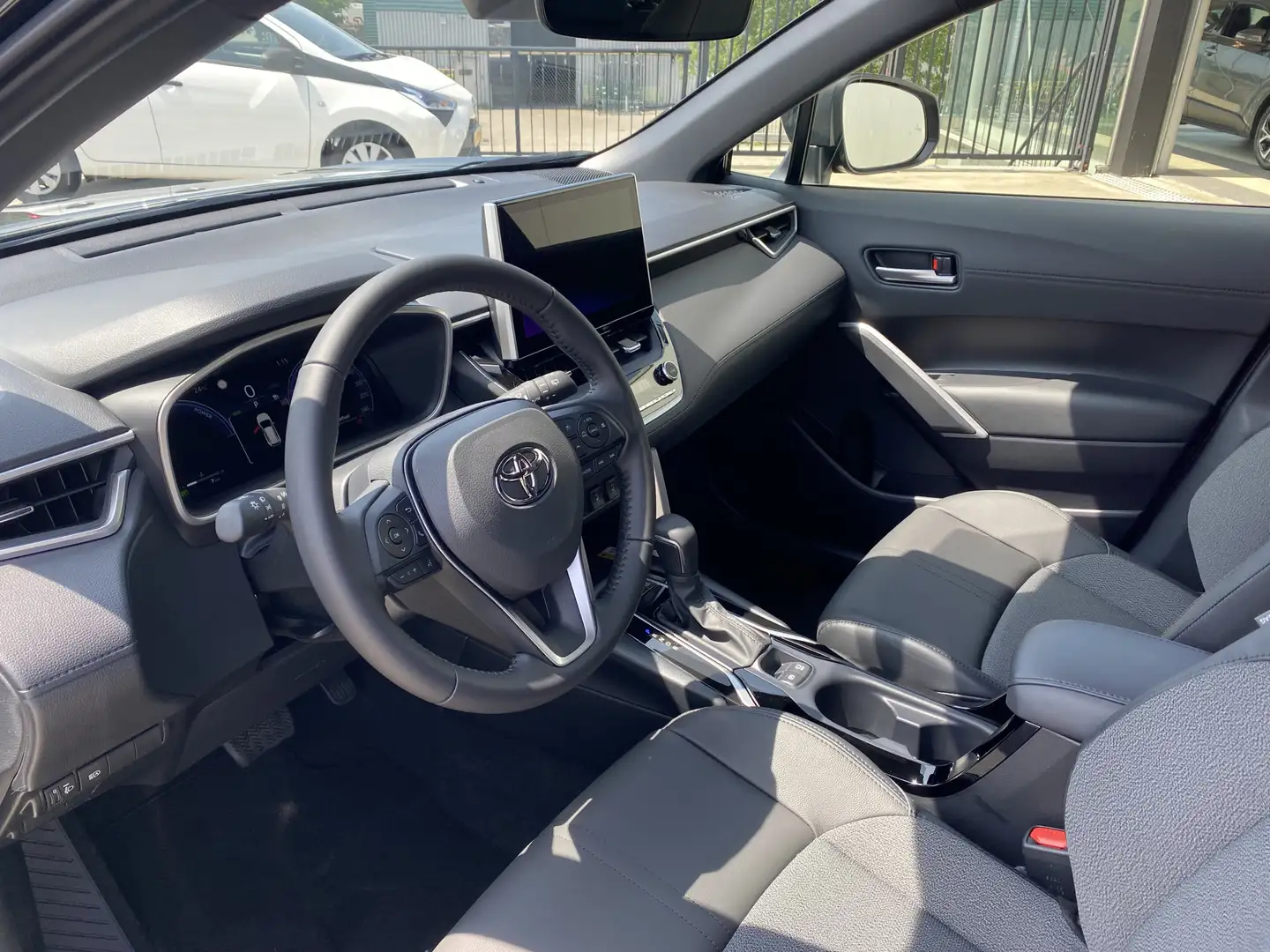Toyota Corolla Cross Hybrid 200 Style Nieuwe auto | uit voorraad leverb Schwarz - 2