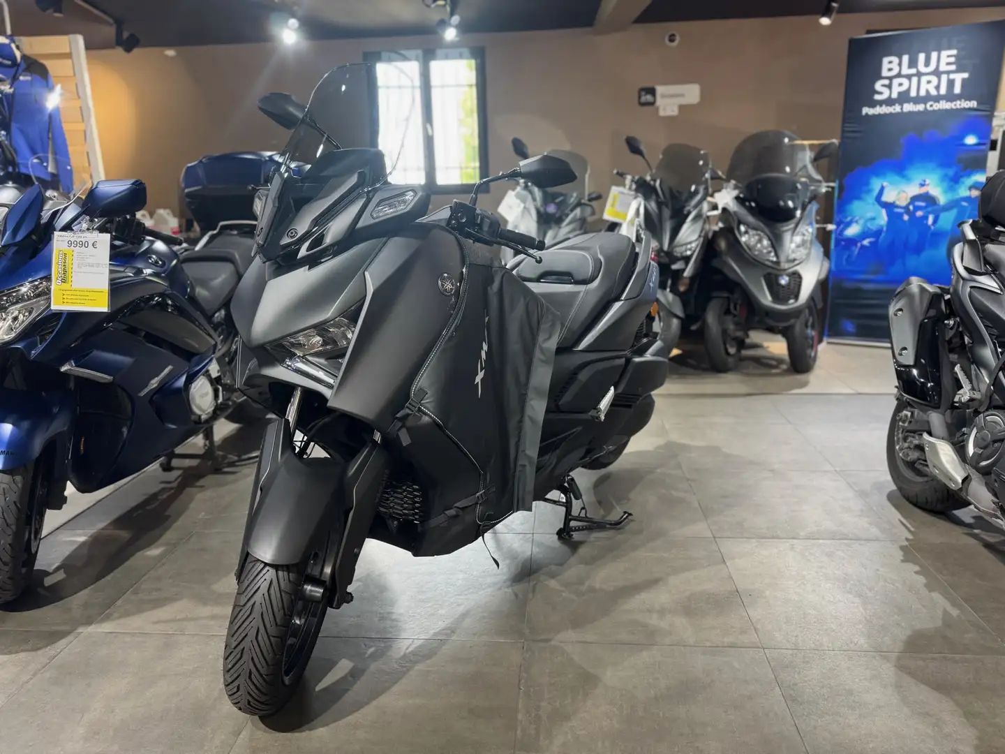 Yamaha X-Max 300 Grijs - 2