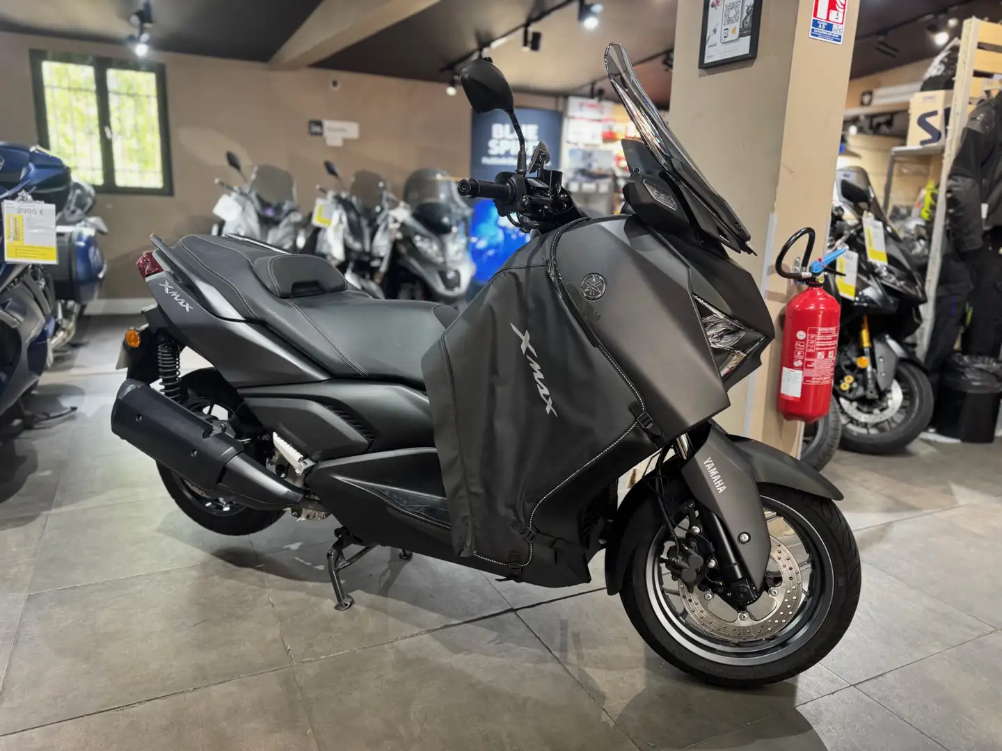 Yamaha X-Max 300 Grijs - 1