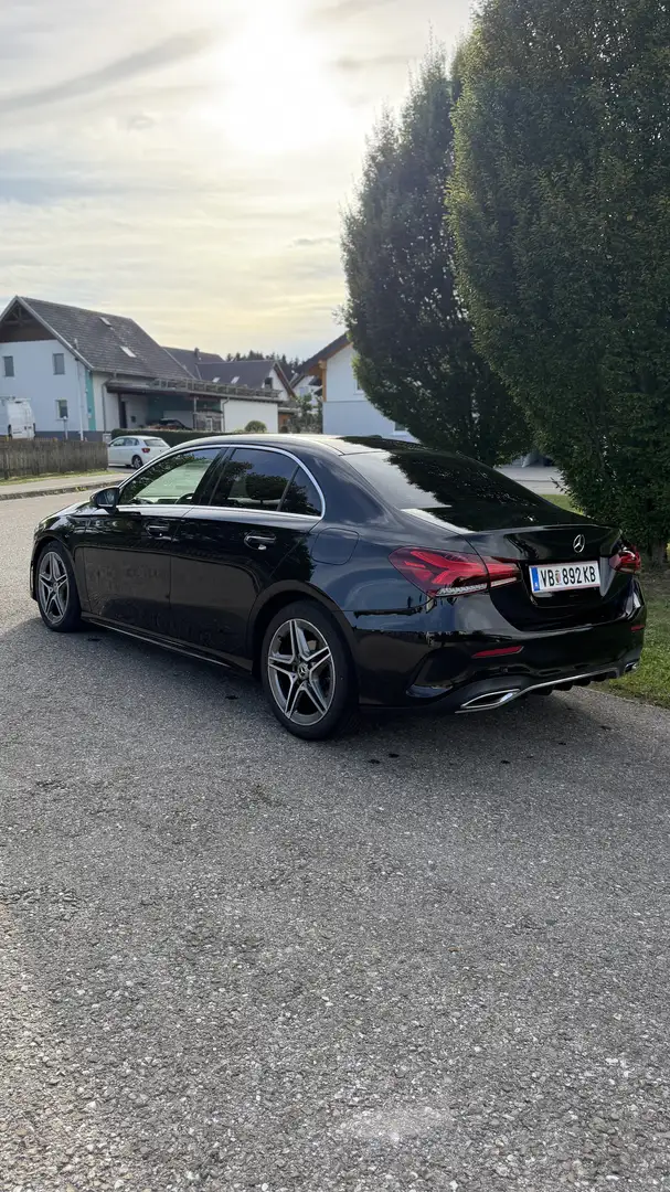 Mercedes-Benz A 180 Mercedes-Benz A-Klasse Sedan Limousine AMG Line Schwarz - 2