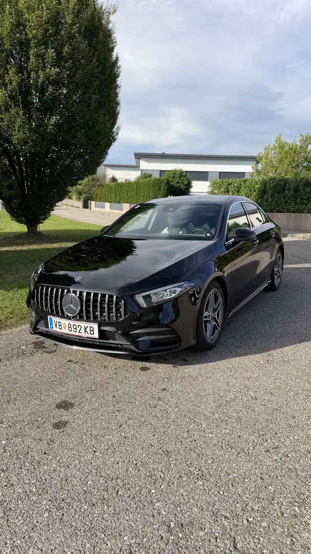 Mercedes-Benz A 180 Mercedes-Benz A-Klasse Sedan Limousine AMG Line Schwarz - 1