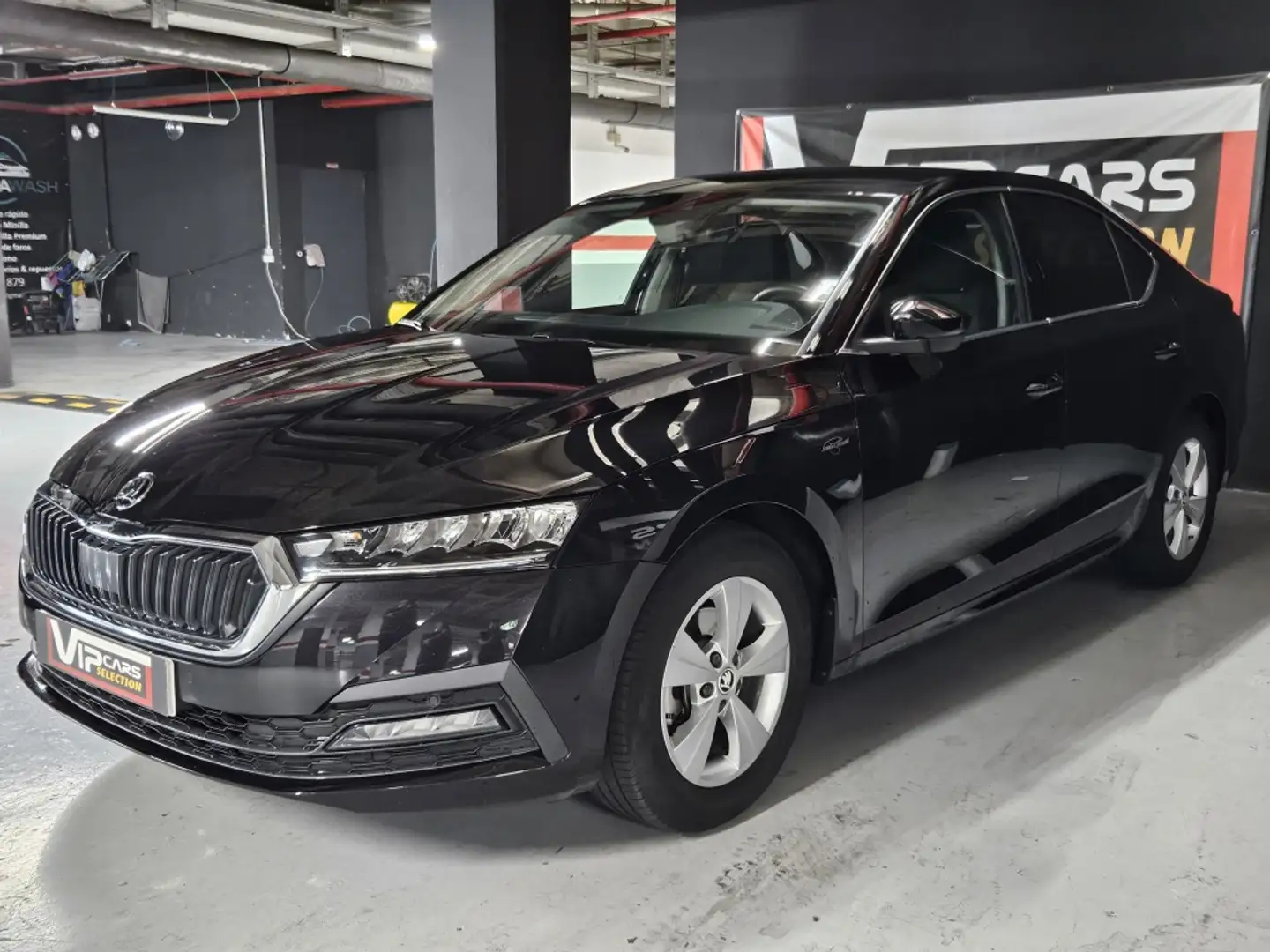 Skoda Octavia Berlina Automático de 5 Puertas Negro - 2