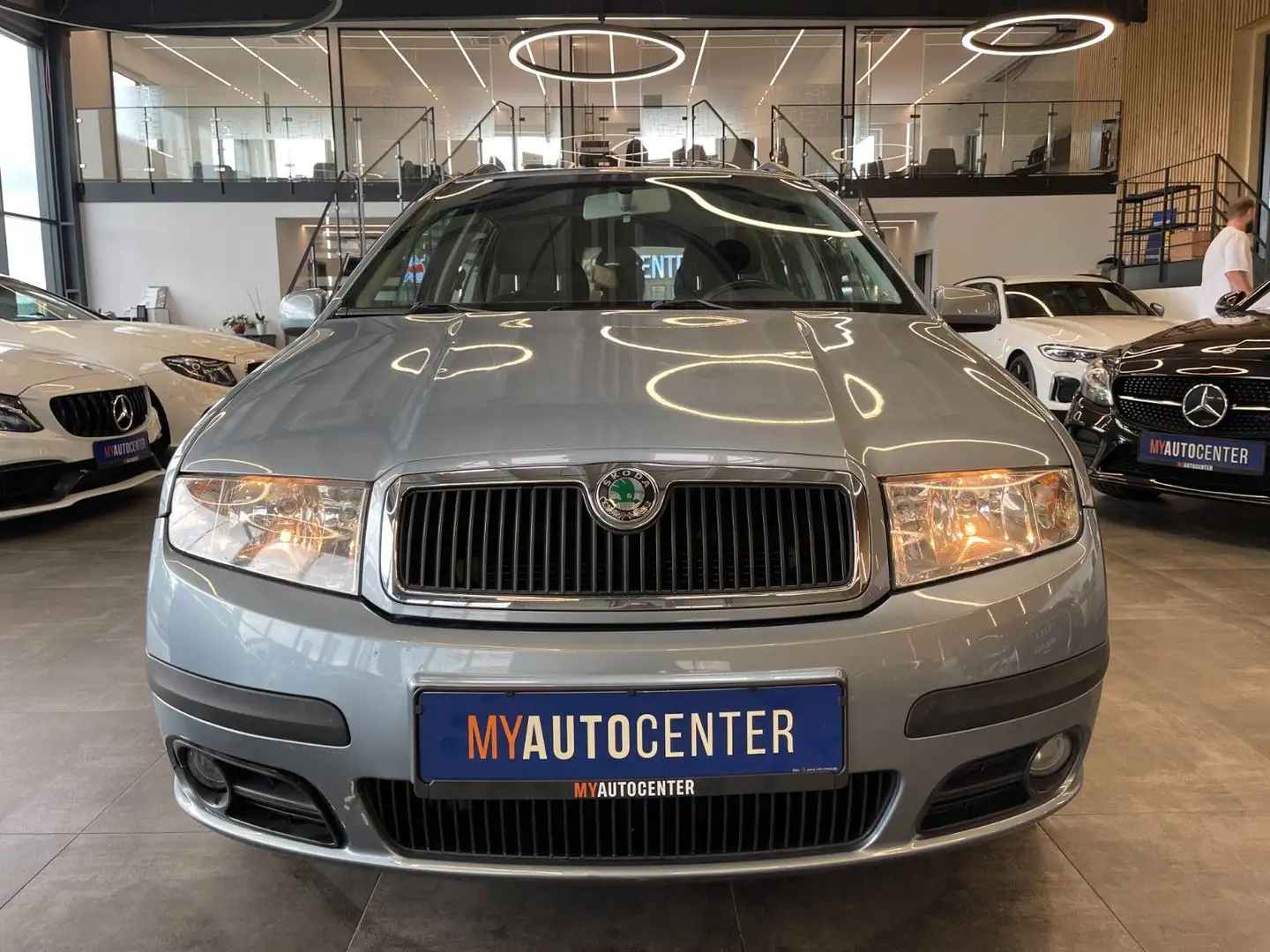 Skoda Fabia Combi Elegance Aut. *KLIMA*SHZ*TÜV* Grau - 2