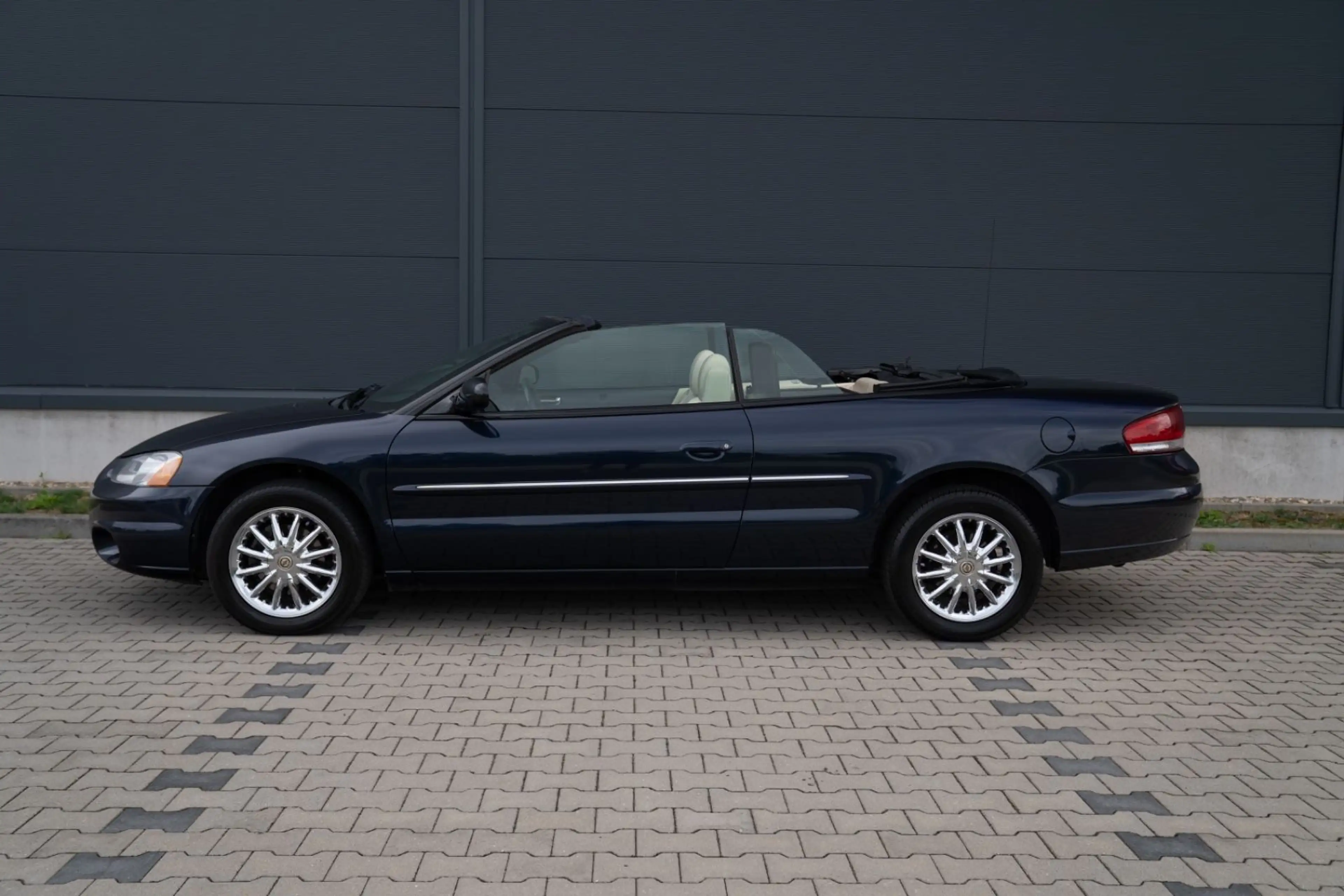 Chrysler Sebring Cabrio 2.7 Limited*BORLA ABGAS*KLIM*SHZ* — photo 4
