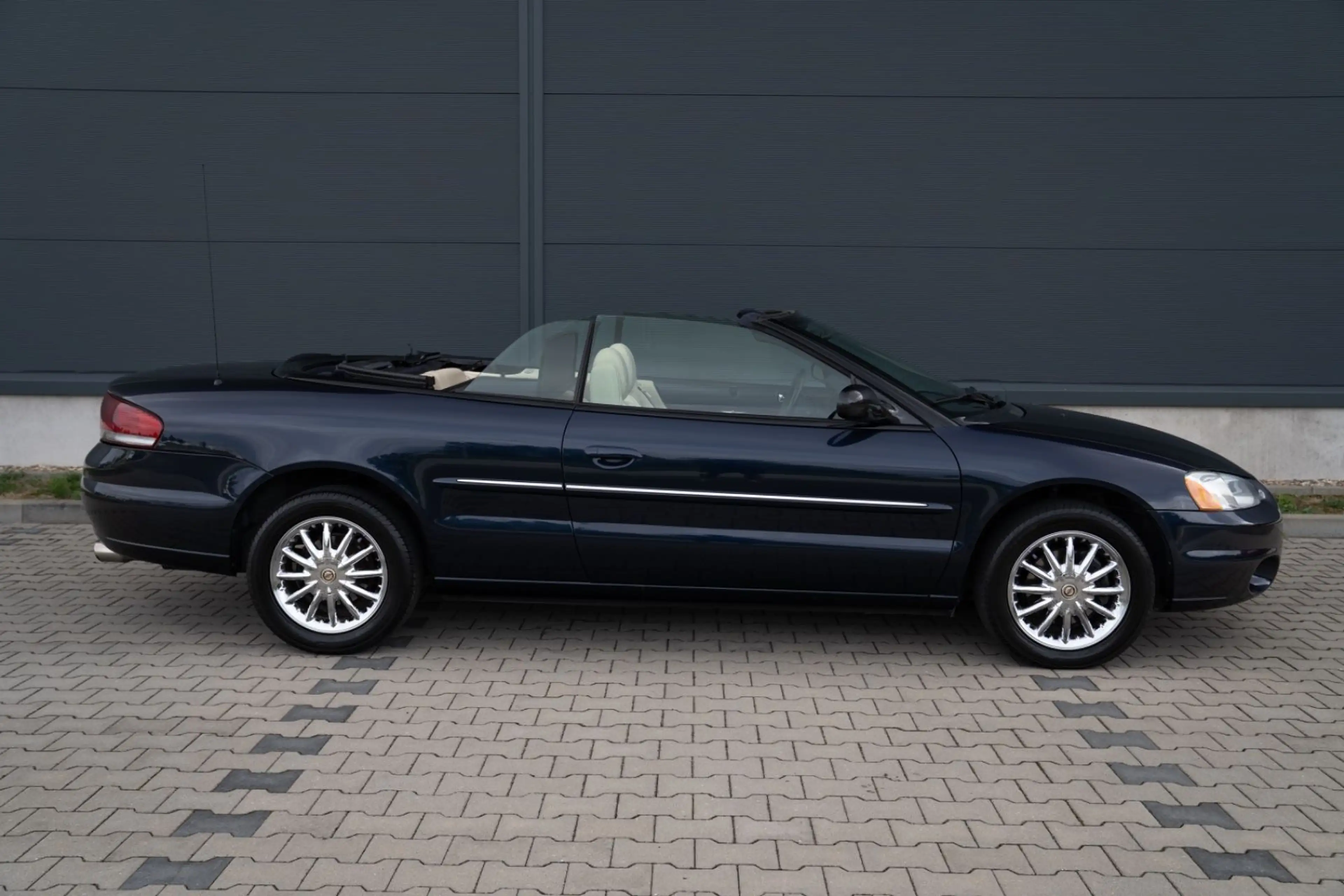 Chrysler Sebring Cabrio 2.7 Limited*BORLA ABGAS*KLIM*SHZ* — photo 5