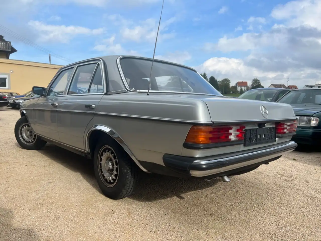 Mercedes-Benz 200 Limousine 123 Automatik 3 Hand TÜV 10/2024, foto 8