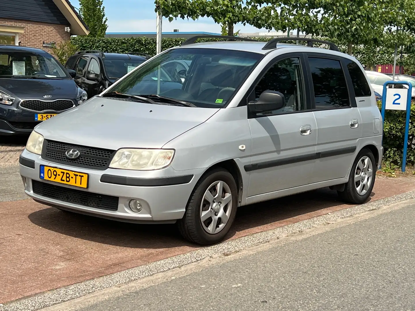 Hyundai Matrix 1.6i Active *HOGE INSTAP| RUIME AUTO Gris - 2