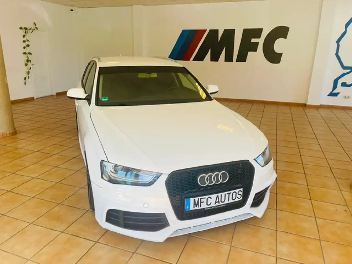 Audi A4 2.0TDI Advanced Edition Multitronic DPF 143 Blanc - 2