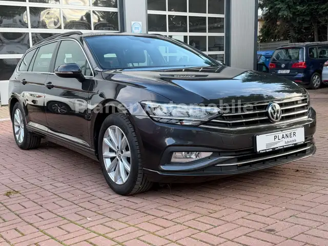 Volkswagen Passat Variant 1.Hand Leder LED Navi Service neu