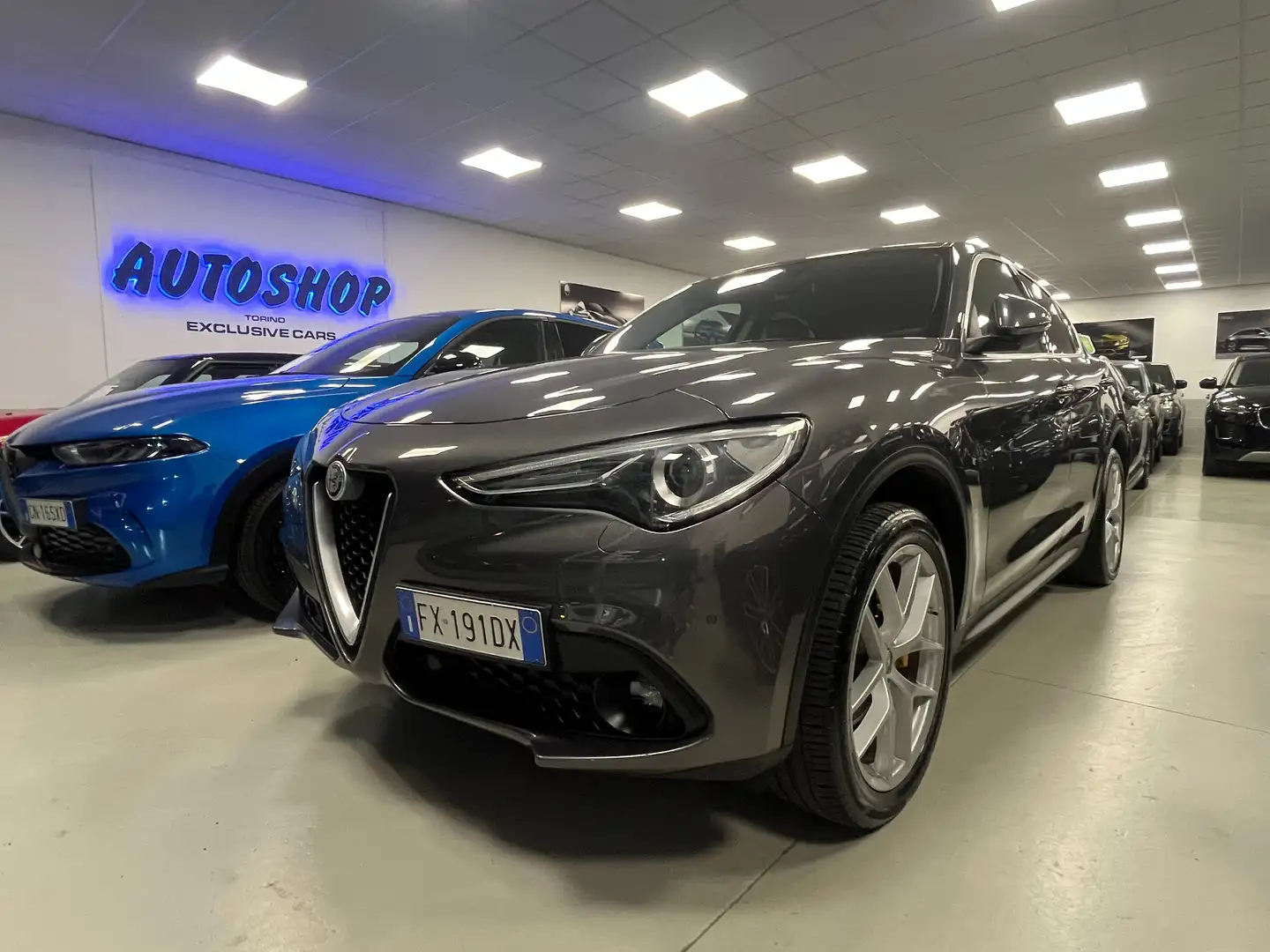 Alfa Romeo Stelvio Stelvio 2.2 t Q4 210cv auto my19 cerchi 20 Gris - 1
