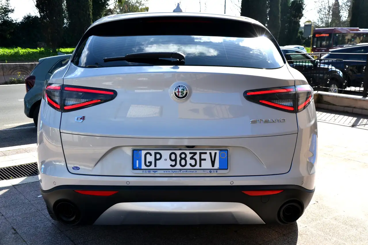 Alfa Romeo Stelvio 2023 — фото 20