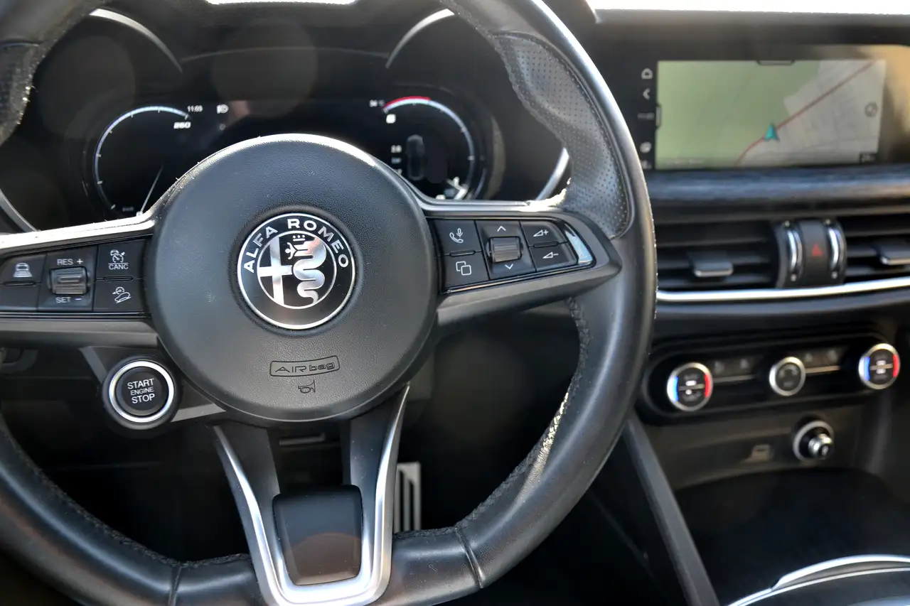 Alfa Romeo Stelvio 2023 — фото 31