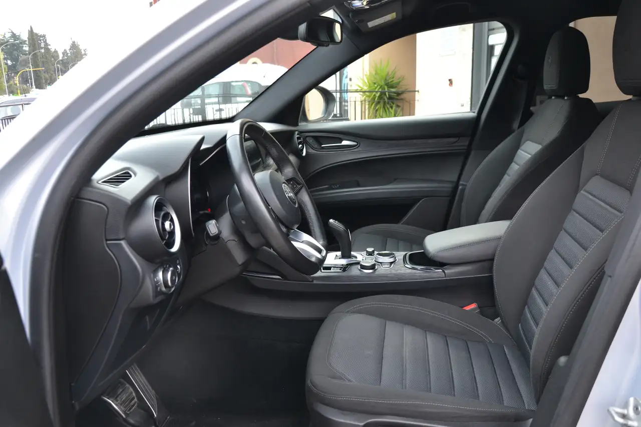 Alfa Romeo Stelvio 2023 — фото 24