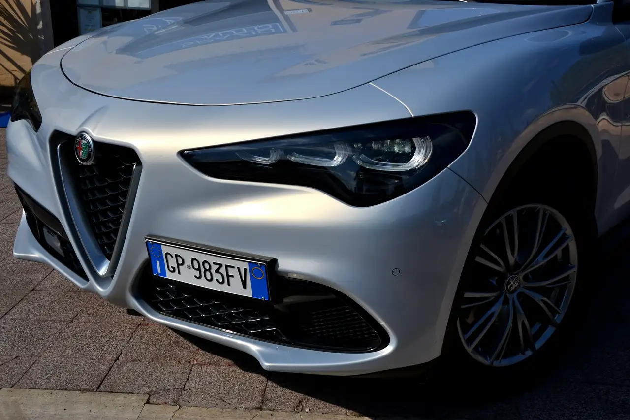 Alfa Romeo Stelvio 2023 — фото 36