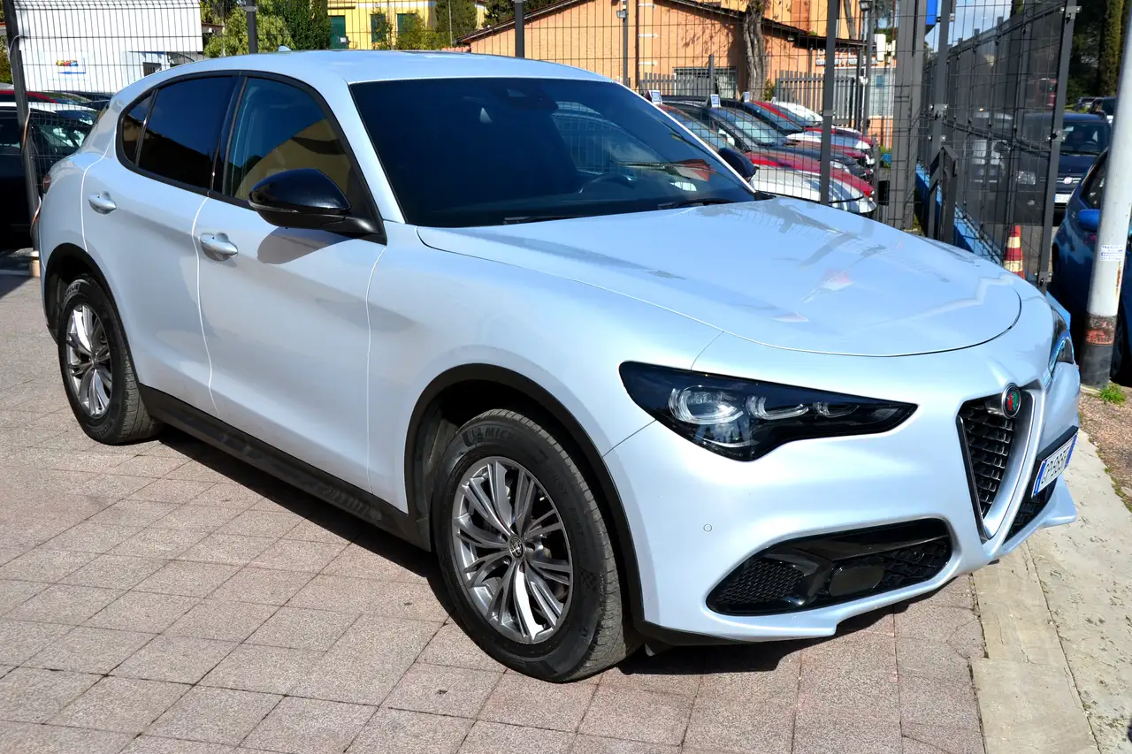 Alfa Romeo Stelvio 2023