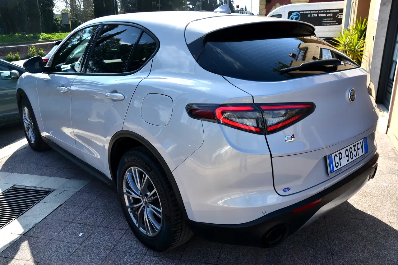 Alfa Romeo Stelvio 2023 — фото 18