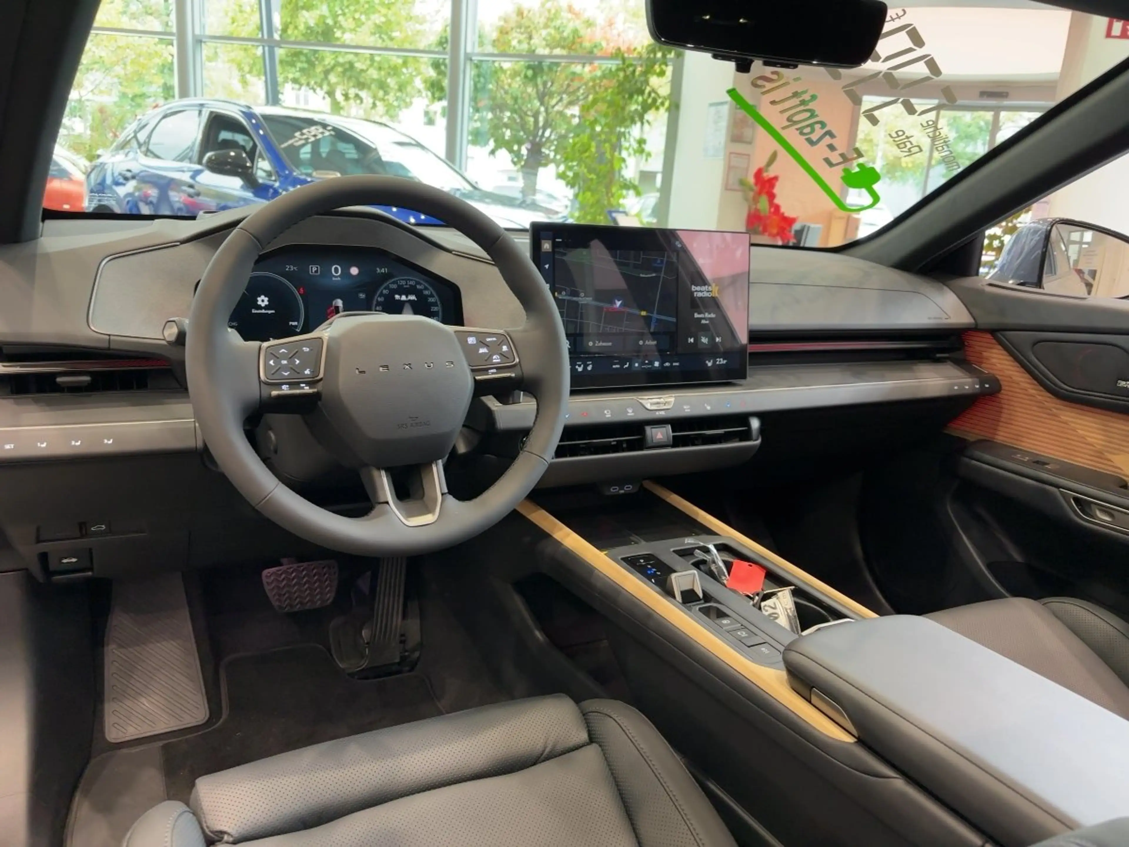Lexus ES 350 E Luxury — photo 13