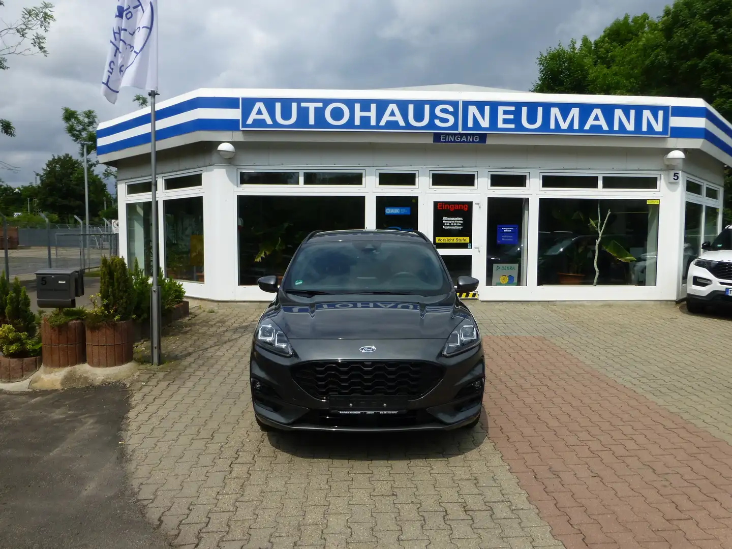 Ford Kuga Plug-In Hybrid ST-Line X Grau - 1