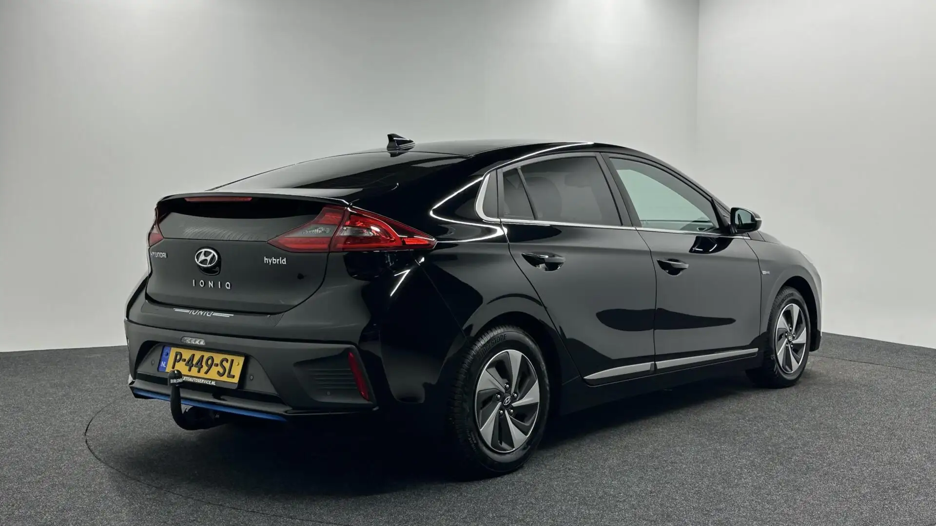 Hyundai IONIQ 1.6 GDi Comfort TREKHAAK CAMERA NAVI ECC CARPLAY. Schwarz - 2