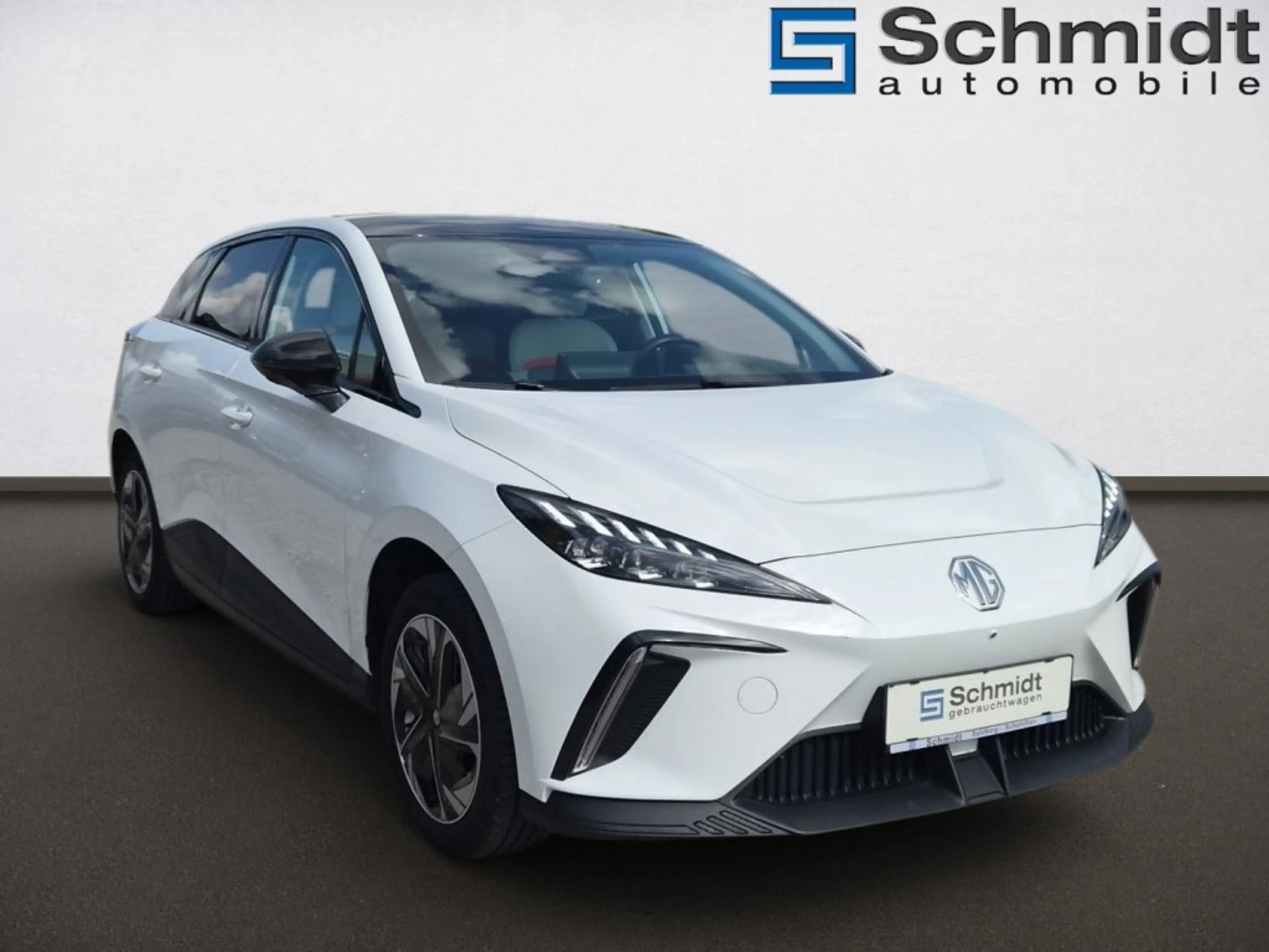 MG MG4 EV 64 kWh Luxury — photo 6
