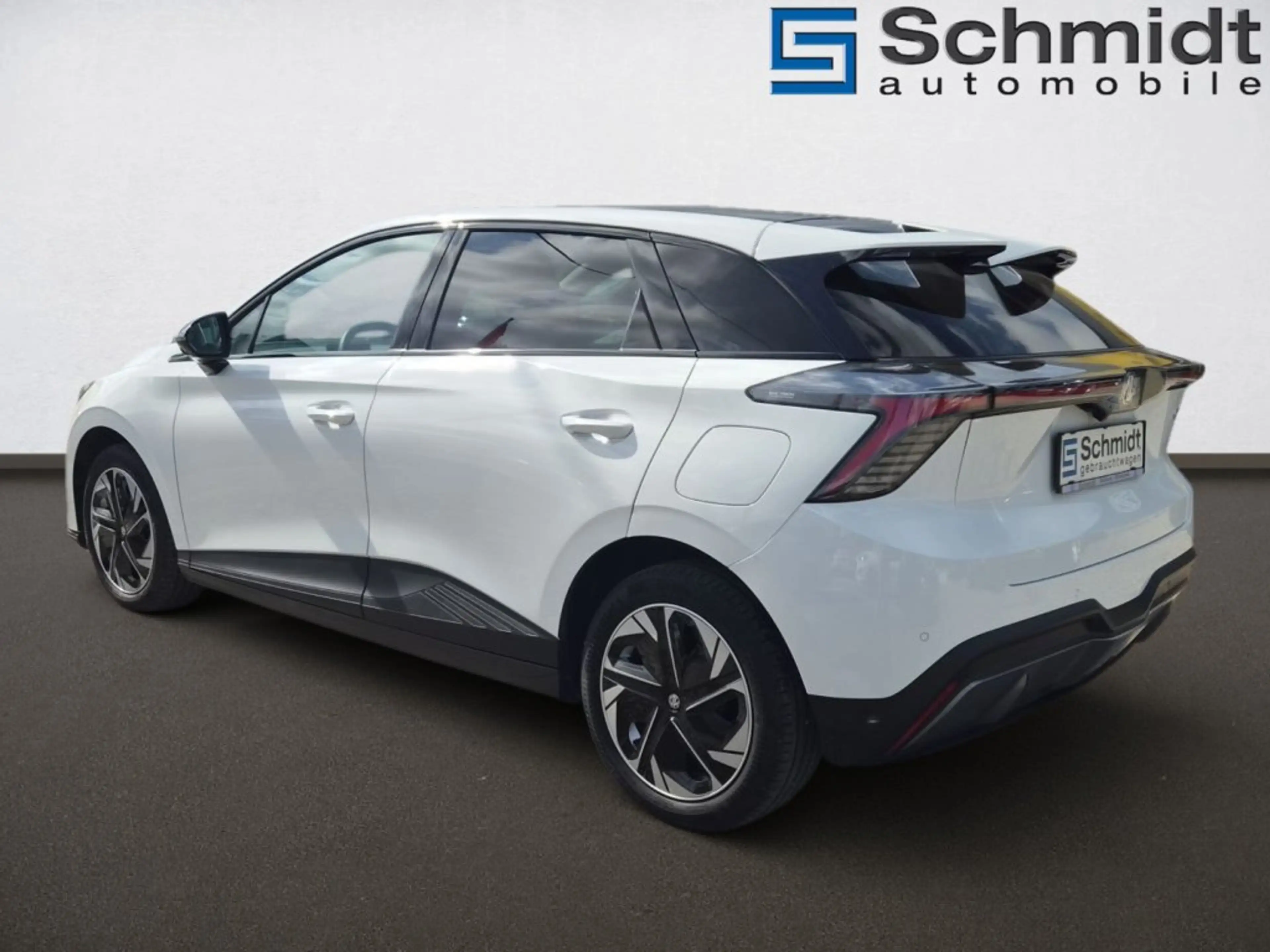 MG MG4 EV 64 kWh Luxury — photo 3