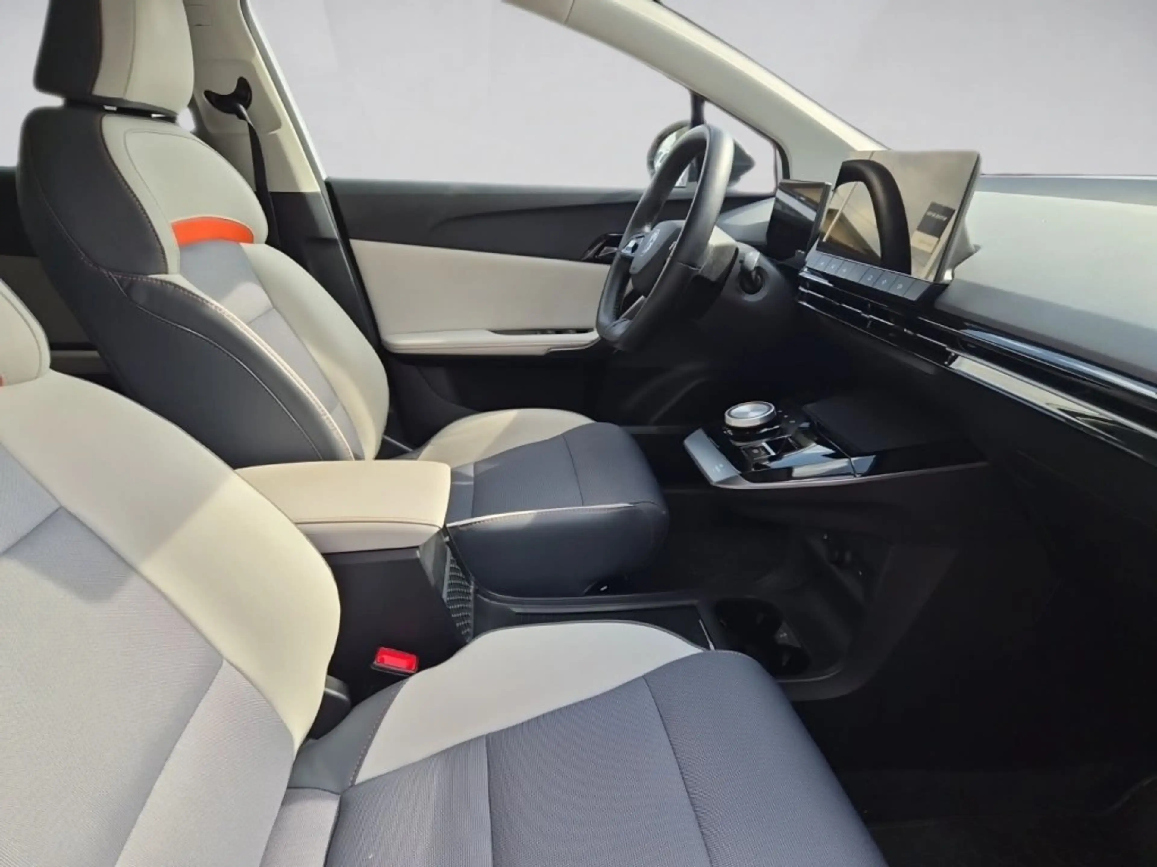 MG MG4 EV 64 kWh Luxury — photo 12