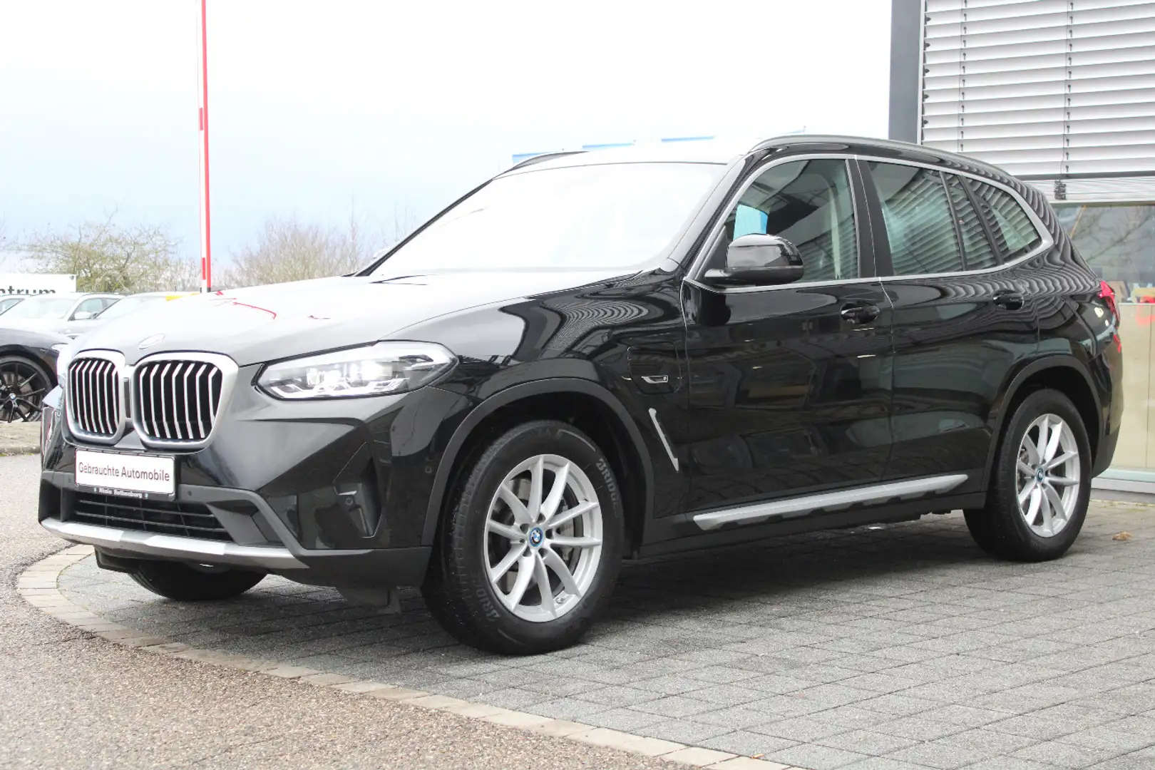 BMW X3 xDrive30e Navi LED Sportsitze AHK Kamera SH Schwarz - 1