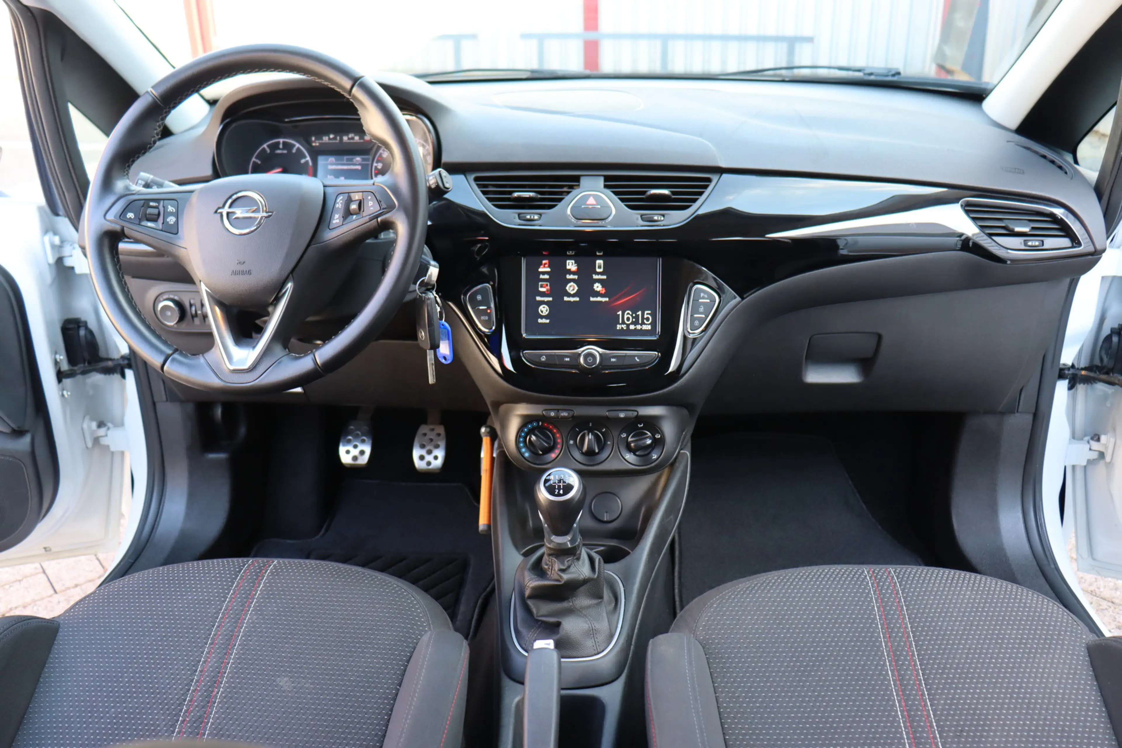 Opel Corsa 1.4 Black Edition O.a: PDC, Trekhaak, DAB, Carplay — photo 3