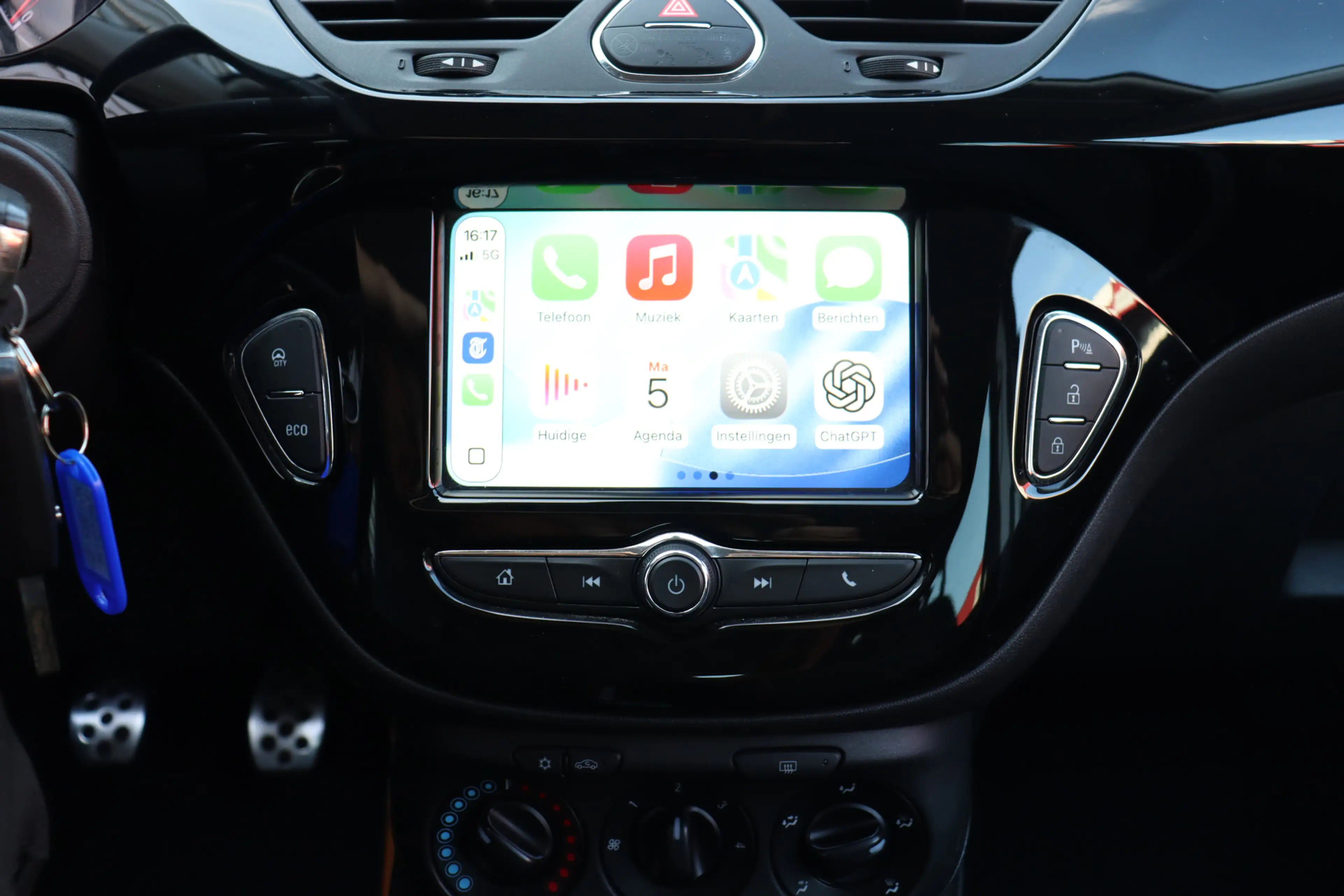Opel Corsa 1.4 Black Edition O.a: PDC, Trekhaak, DAB, Carplay — photo 18