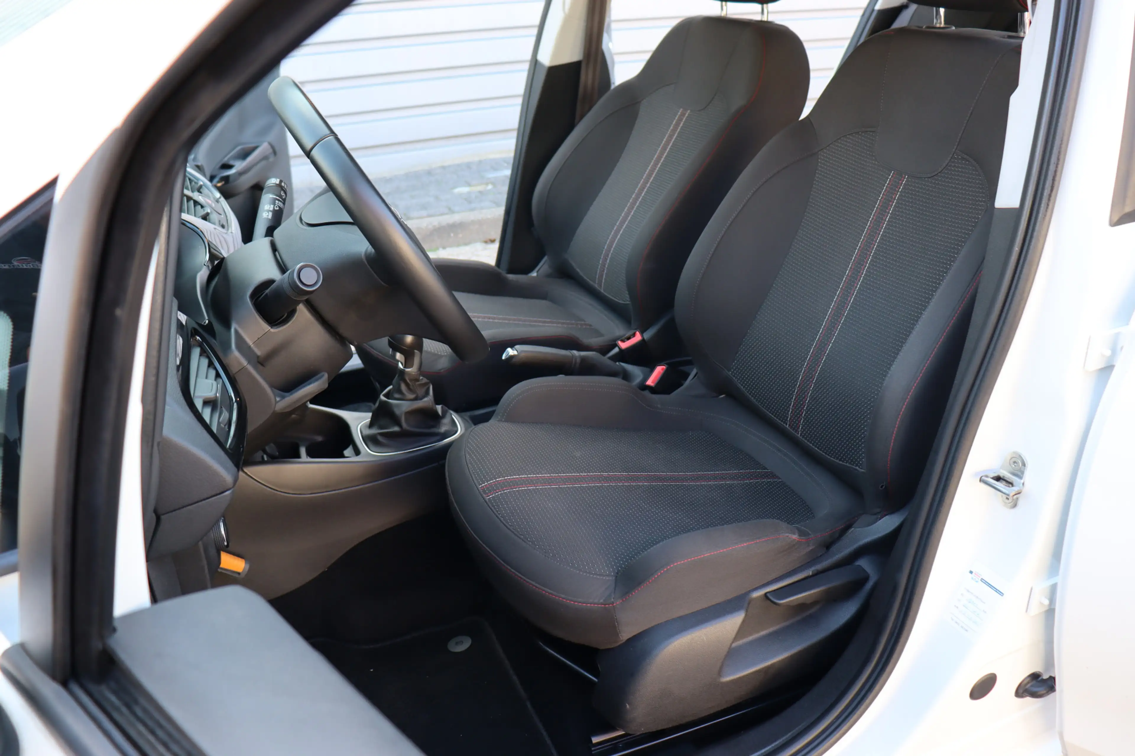 Opel Corsa 1.4 Black Edition O.a: PDC, Trekhaak, DAB, Carplay — photo 7