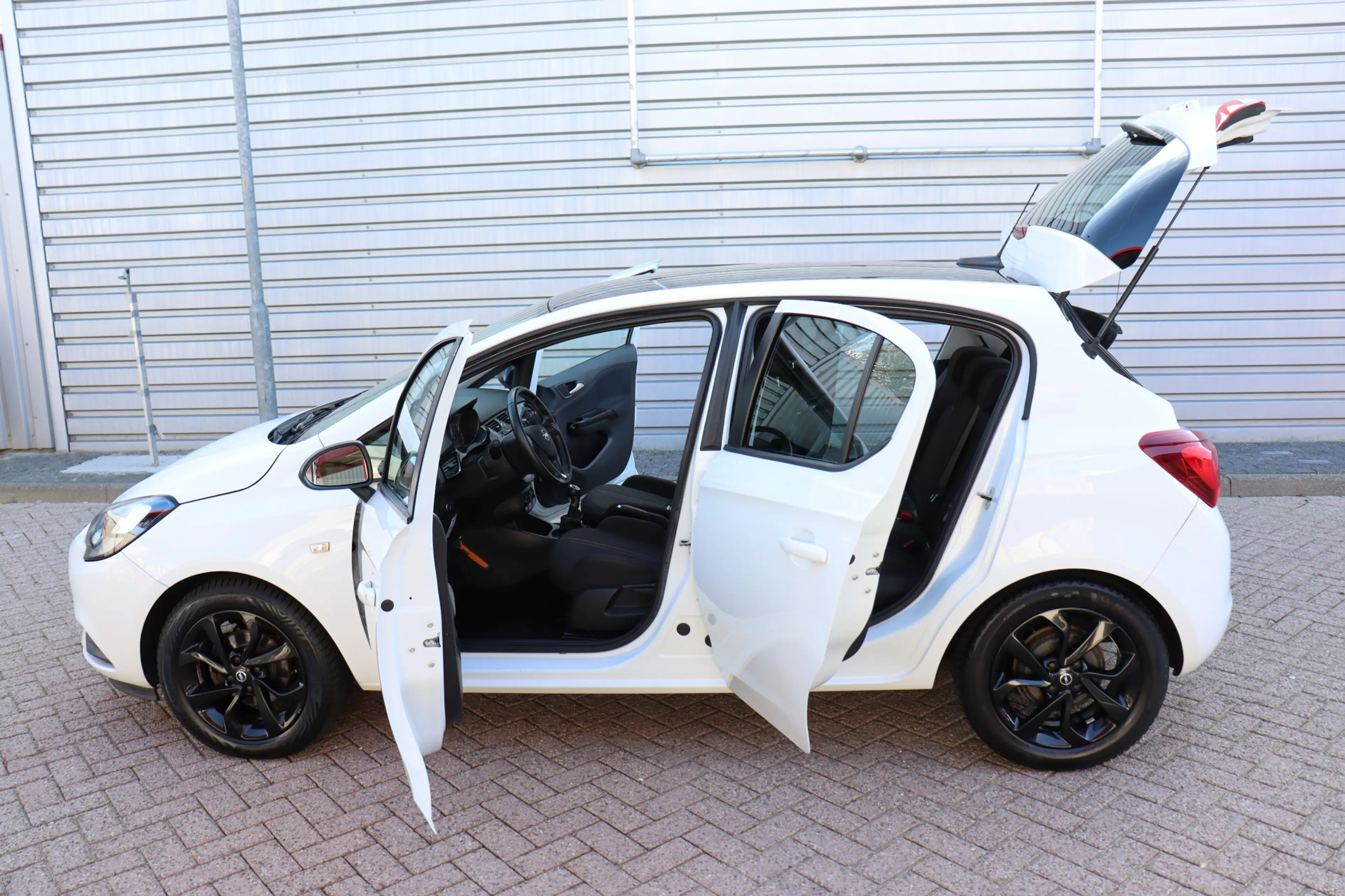 Opel Corsa 1.4 Black Edition O.a: PDC, Trekhaak, DAB, Carplay — photo 23
