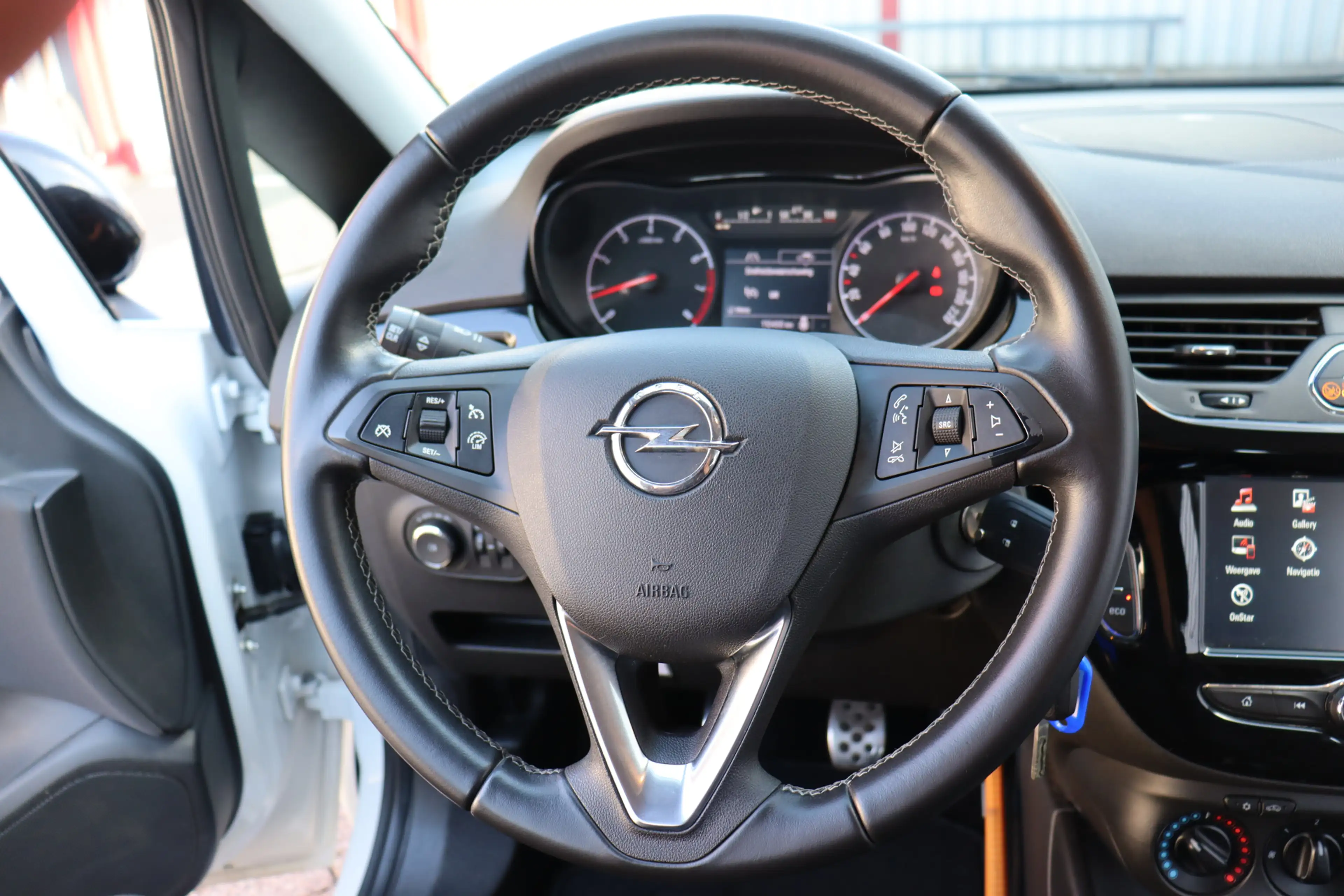 Opel Corsa 1.4 Black Edition O.a: PDC, Trekhaak, DAB, Carplay — photo 14