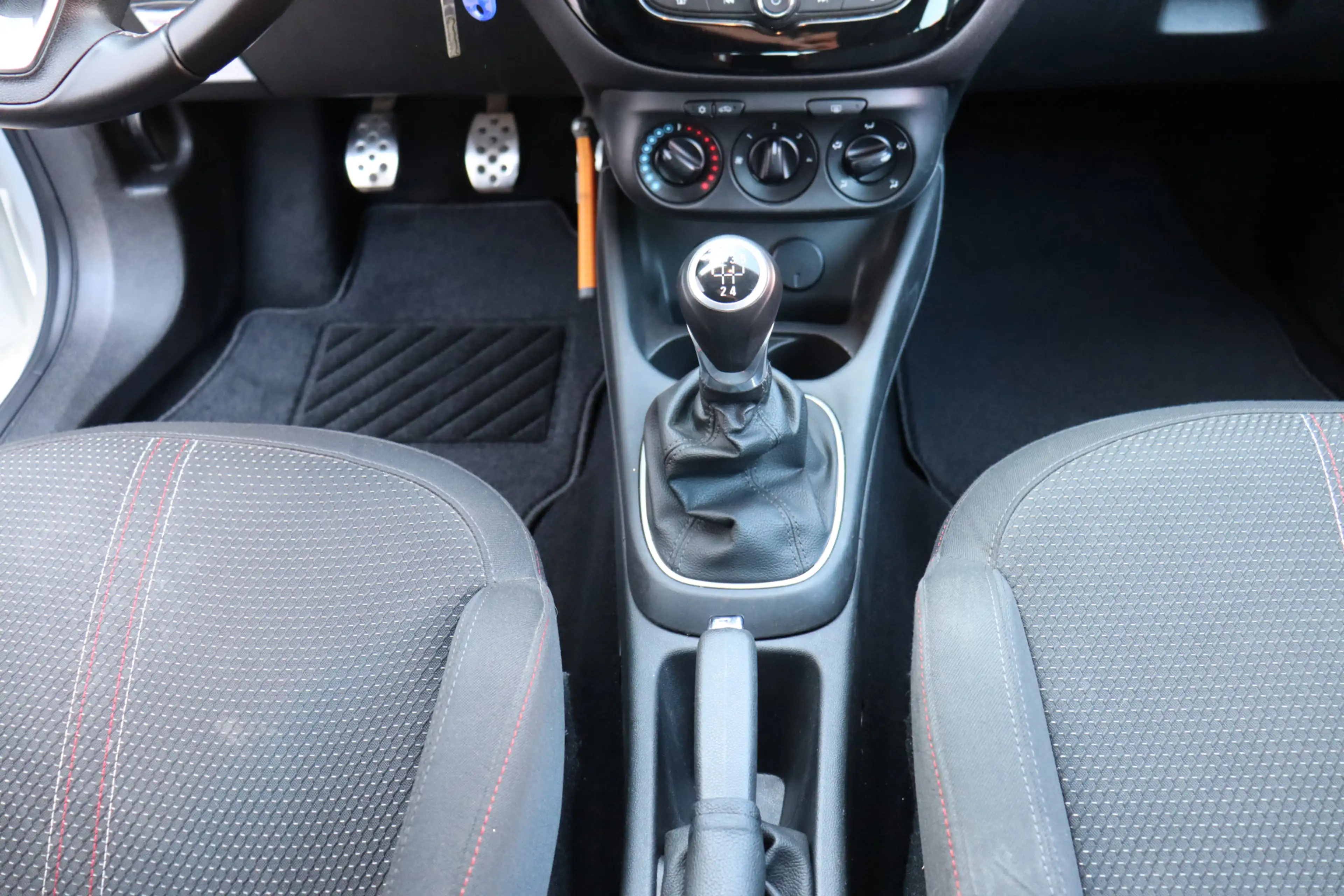Opel Corsa 1.4 Black Edition O.a: PDC, Trekhaak, DAB, Carplay — photo 27