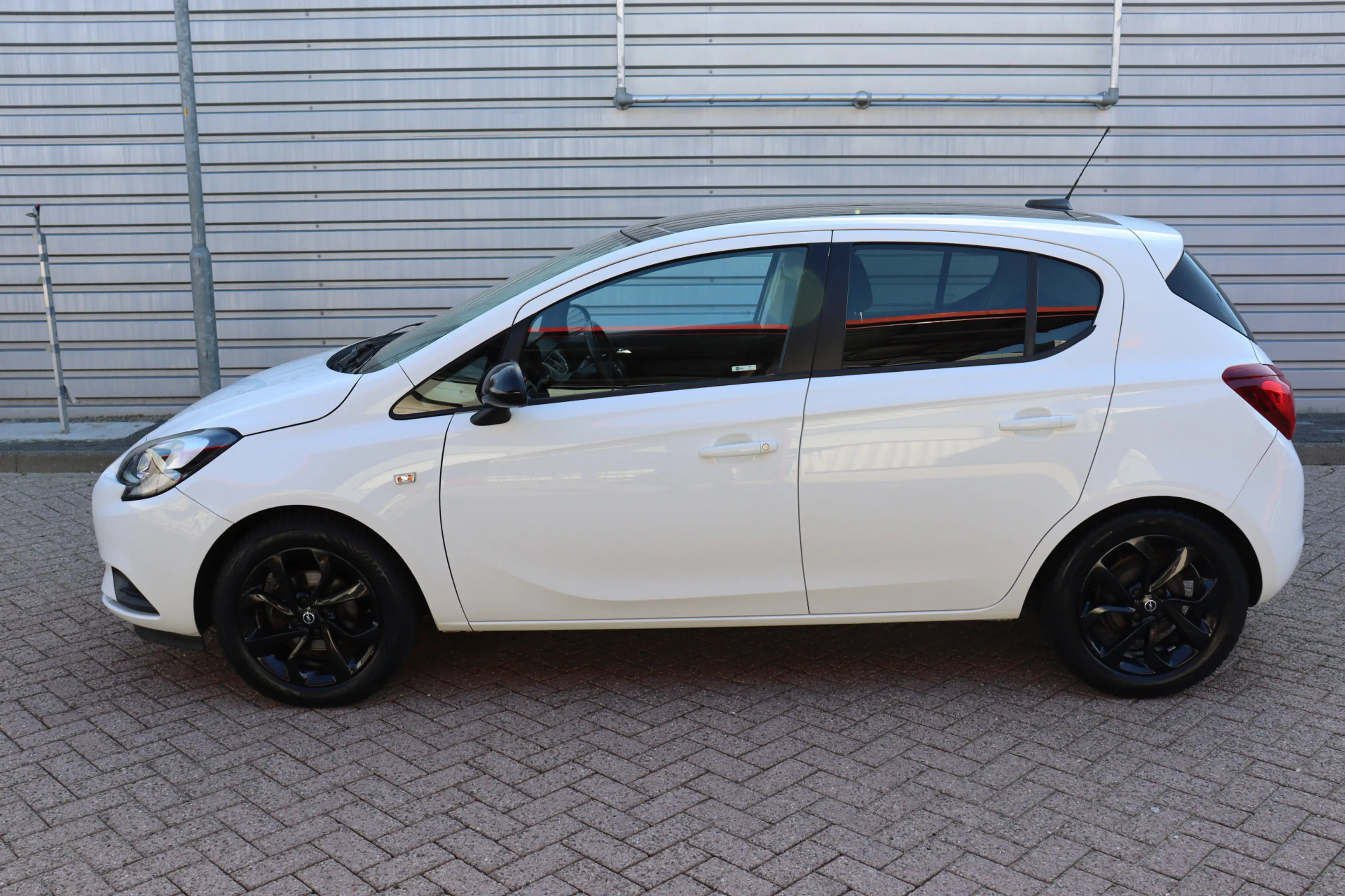 Opel Corsa 1.4 Black Edition O.a: PDC, Trekhaak, DAB, Carplay — photo 9