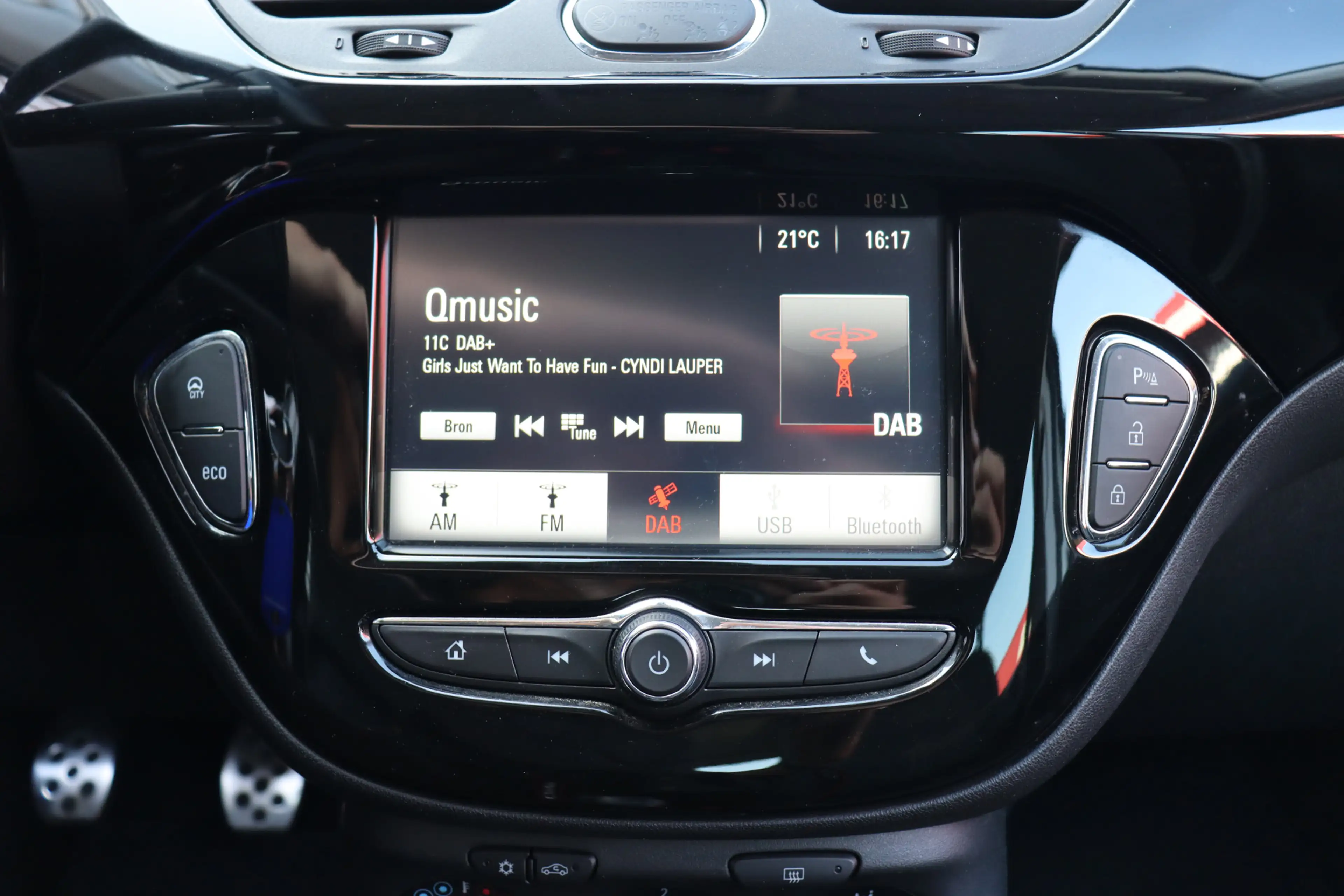 Opel Corsa 1.4 Black Edition O.a: PDC, Trekhaak, DAB, Carplay — photo 19