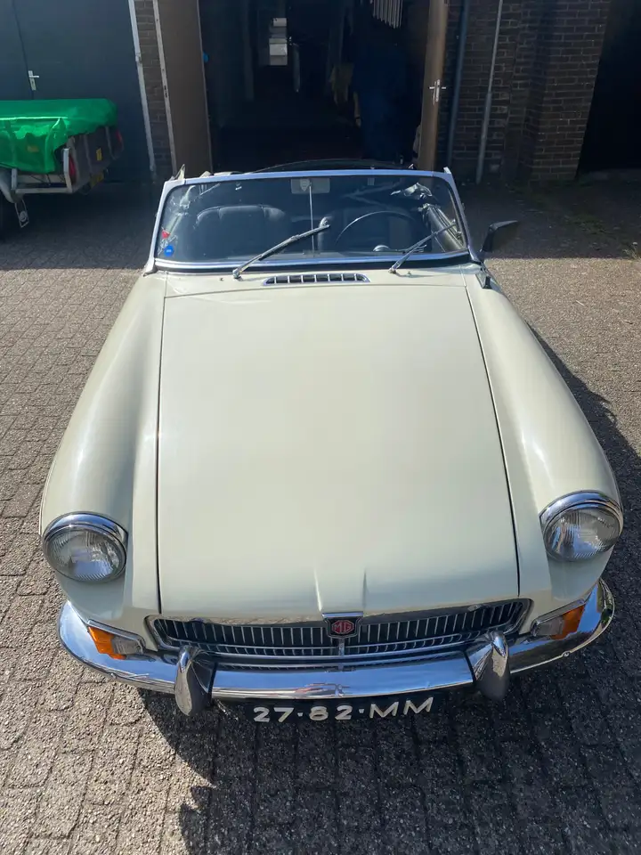 MGB 1.8 Roadster plus hartop, foto 2