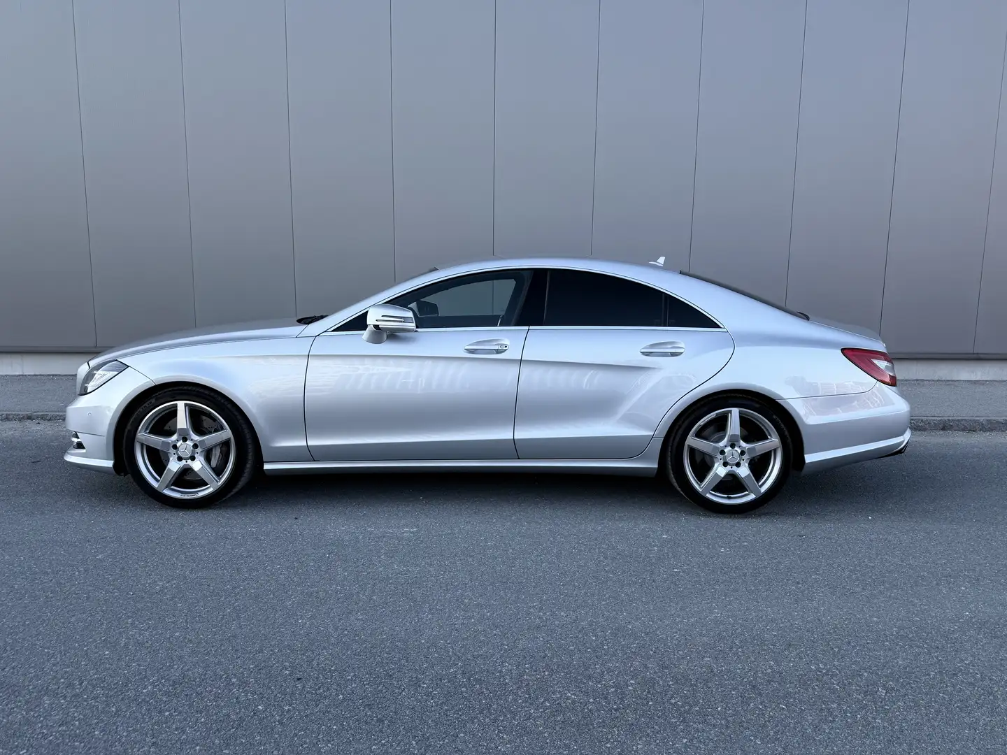 Mercedes-Benz CLS 500 AMG 4MATIC Aut. Coupé Silber - 2