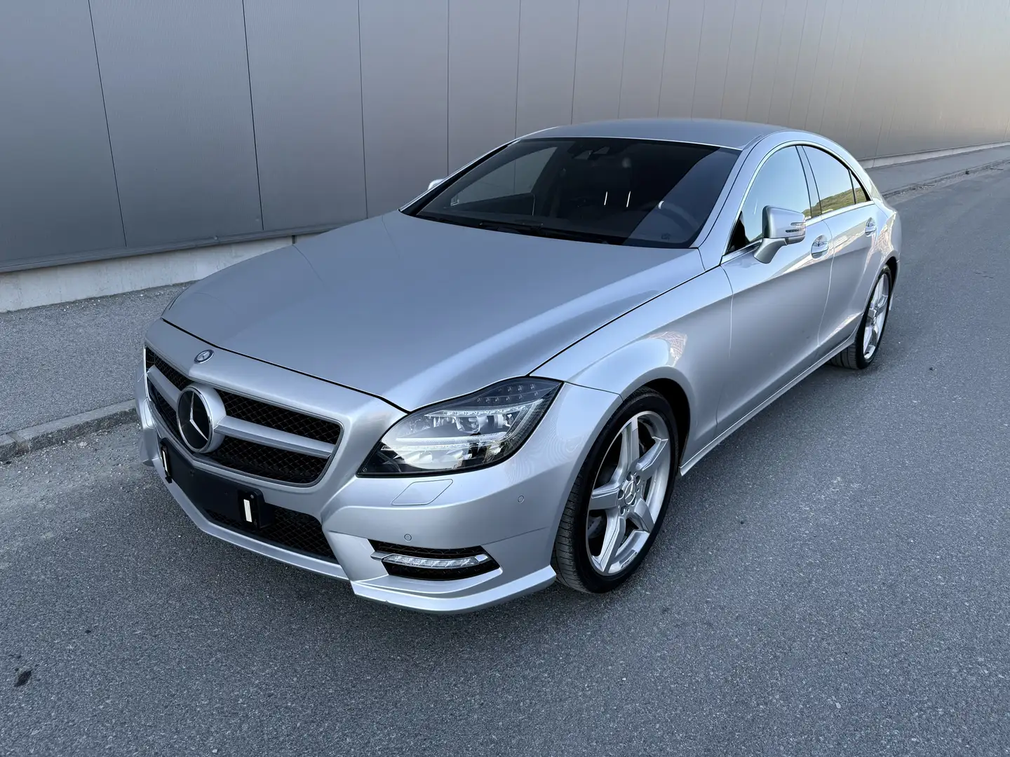 Mercedes-Benz CLS 500 AMG 4MATIC Aut. Coupé Silber - 1