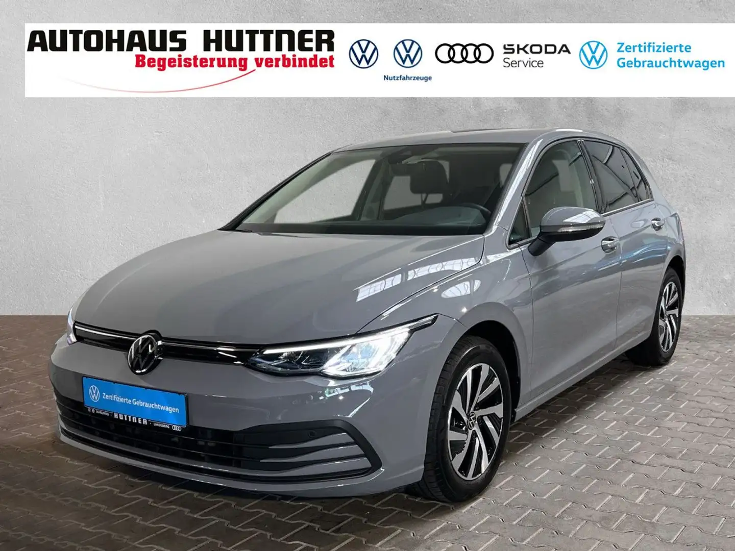 Volkswagen Golf 8 LIFE 1.5 eTSI DSG LED ACC PDC Bluetooth Šedá - 1