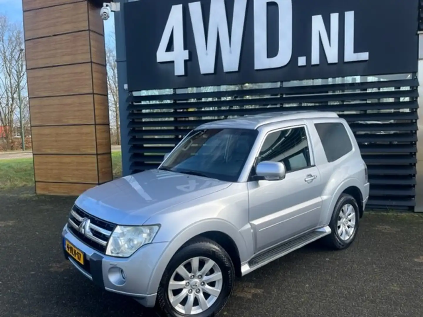 Mitsubishi Pajero 3.2 DI-D AUT 4WD HR VAN / LEDER / CRUISE / 3000 KG Zilver - 1