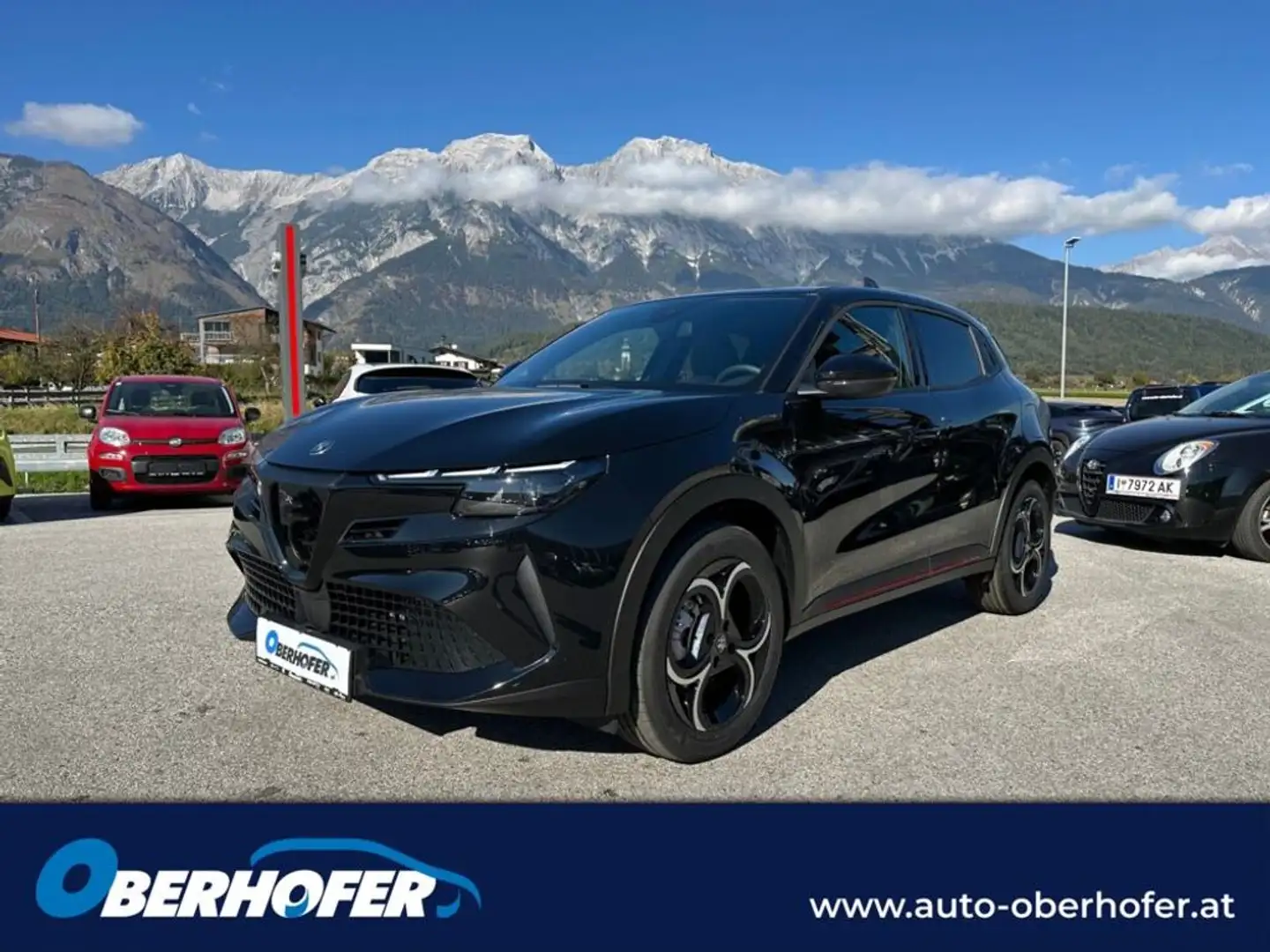 Alfa Romeo Junior Speciale 1,2e DCT6 Mild Hybrid 145PS Schwarz - 1
