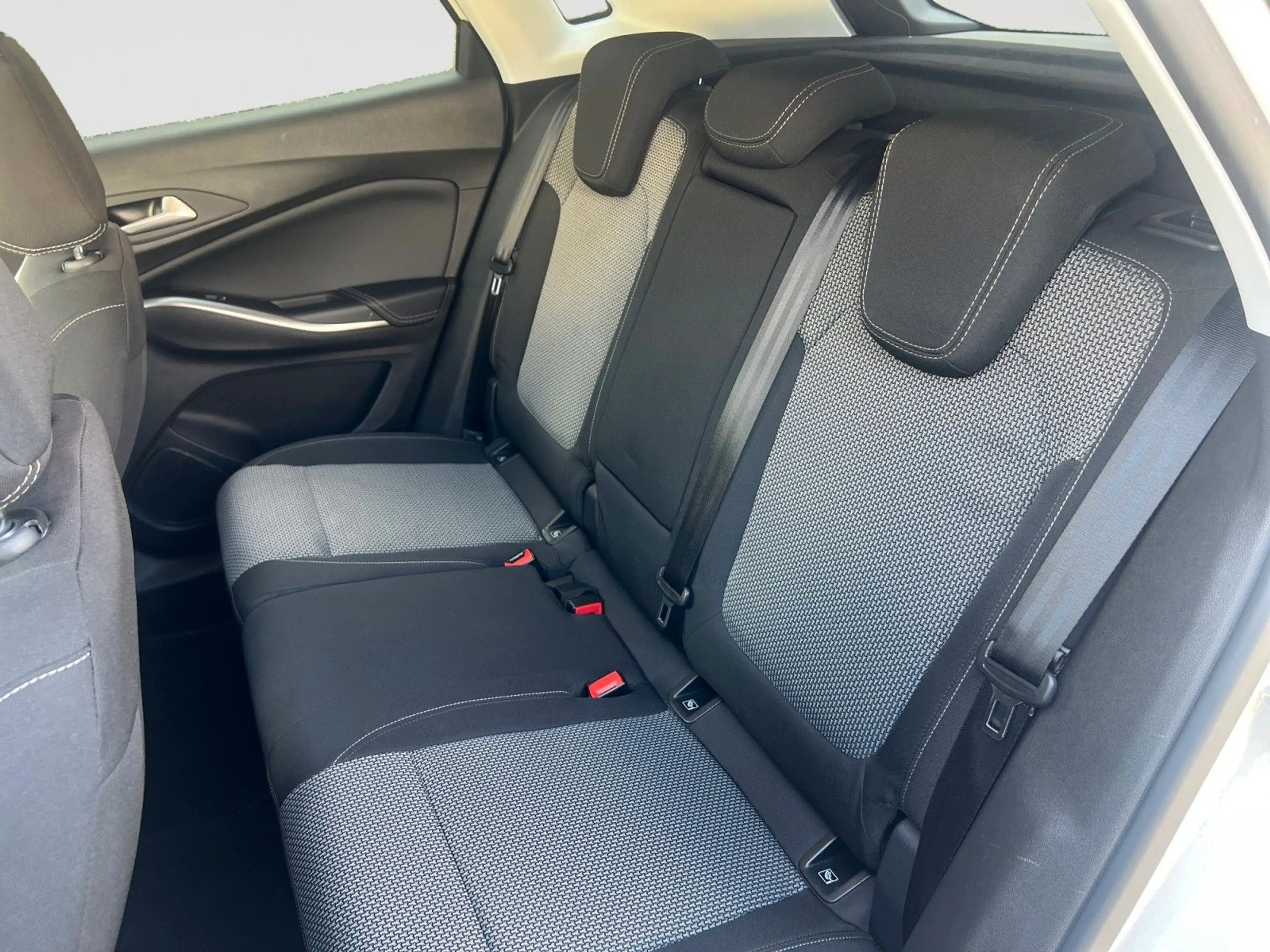 Opel Grandland X GS Line Aut. LED SHZ NAV KEYLESS — photo 15