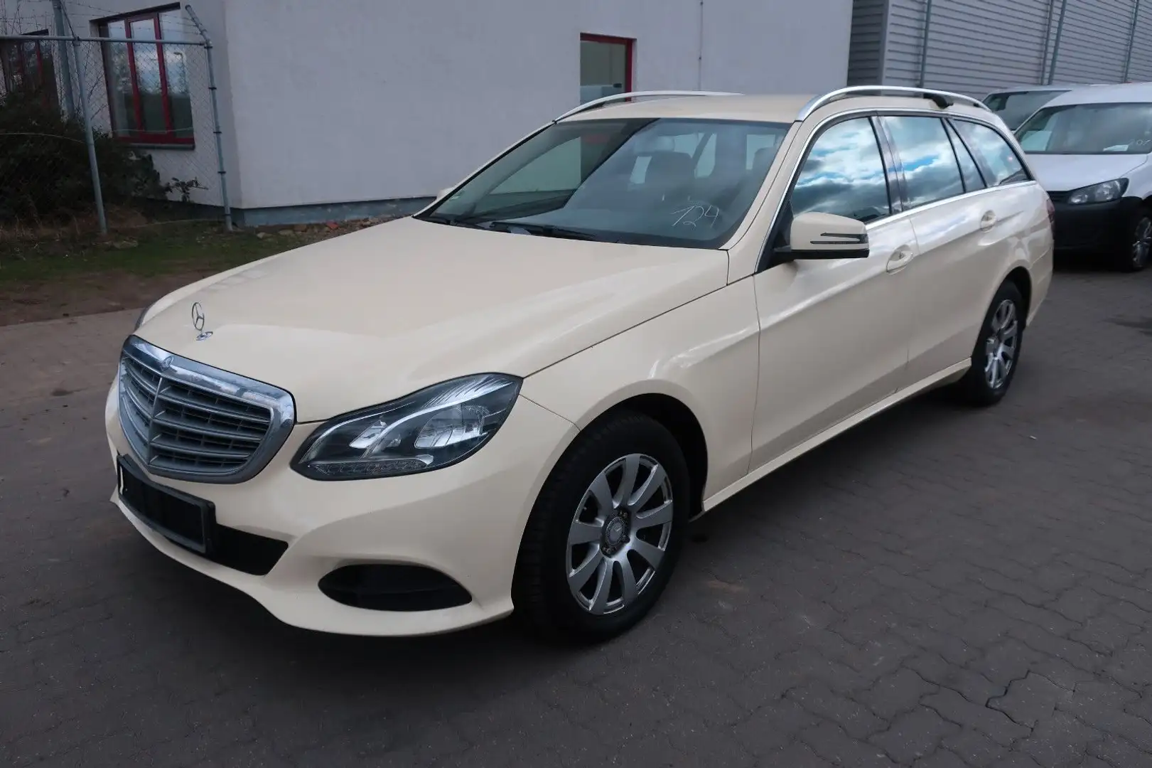 Mercedes-Benz E 200 E -Klasse T-Modell E 200 BlueTec Klima Amarillo - 1