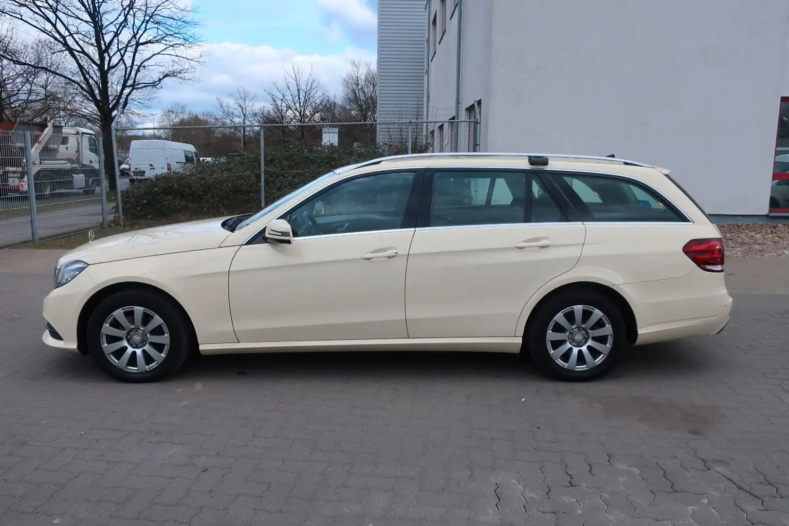 Mercedes-Benz E 200 E -Klasse T-Modell E 200 BlueTec Klima Amarillo - 2