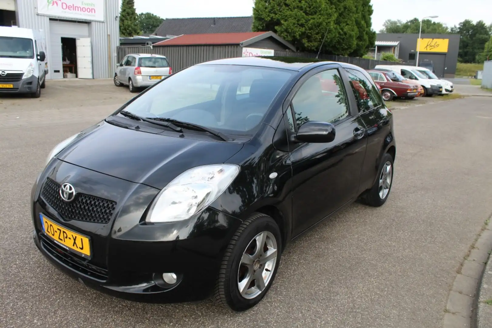 Toyota Yaris 1.3 VVTI EXEC. MMT Noir - 1