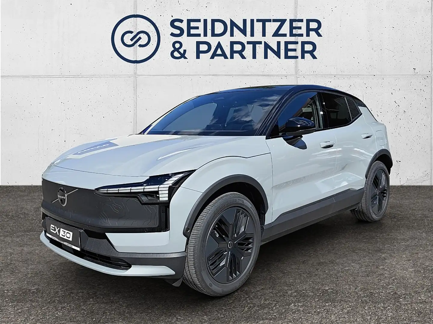 Volvo EX30 Cross Country Twin Motor Performance Ultra AWD Grau - 1