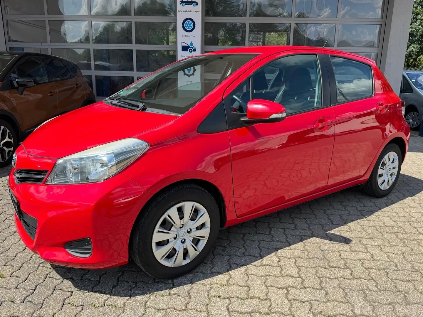 Toyota Yaris Life*KLIMA*KAMERA* Rood - 1
