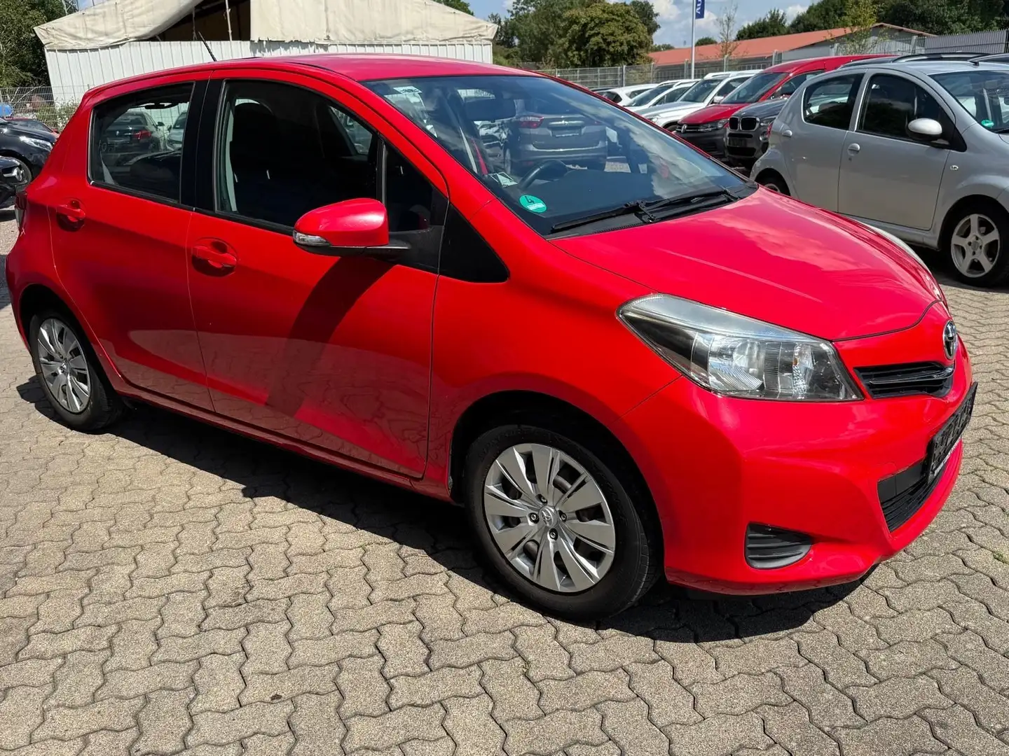Toyota Yaris Life*KLIMA*KAMERA* Rood - 2