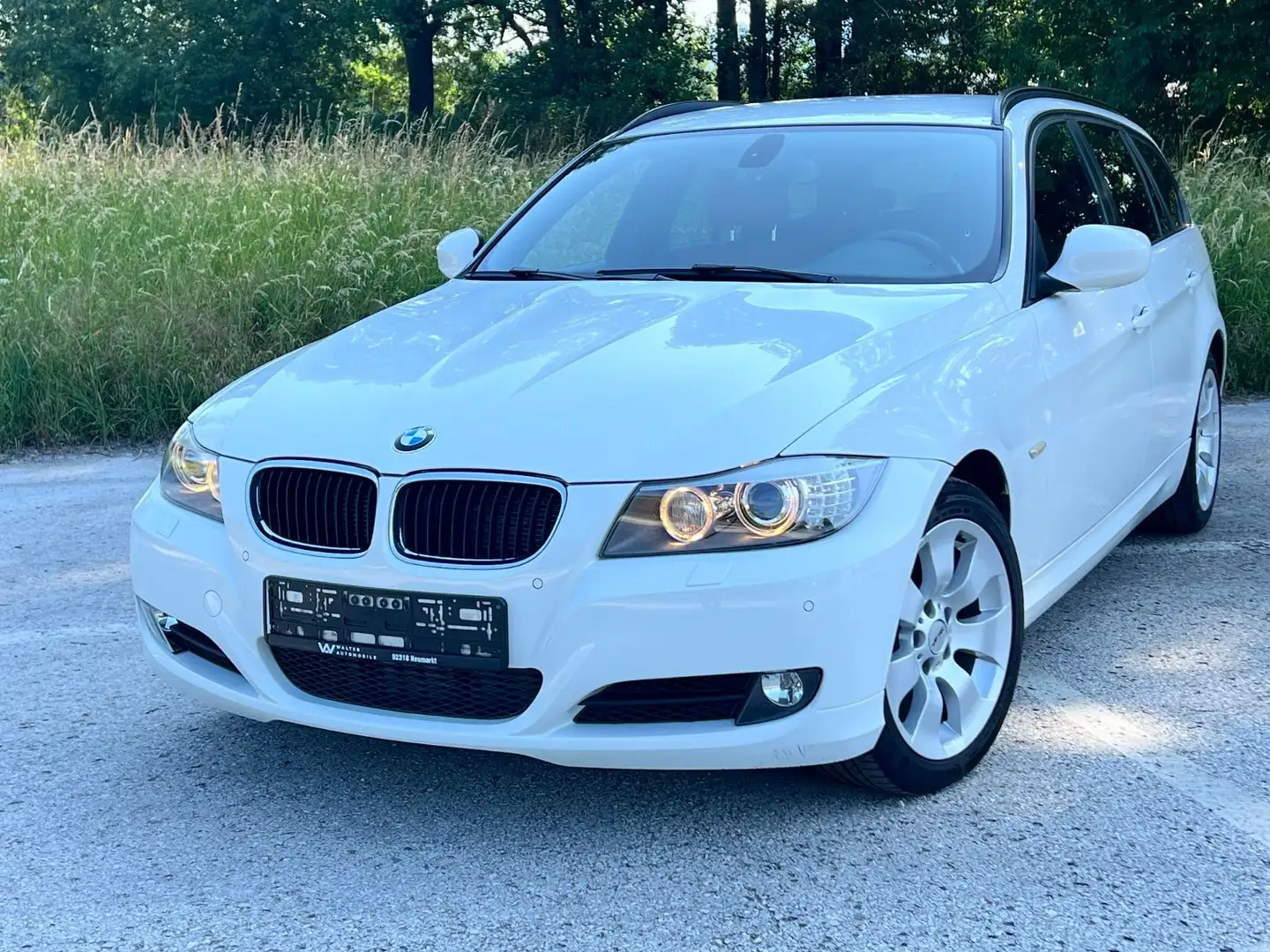BMW 320 3 Touring 320d xDrive/M-Paket/Leder/AHK Weiß - 2